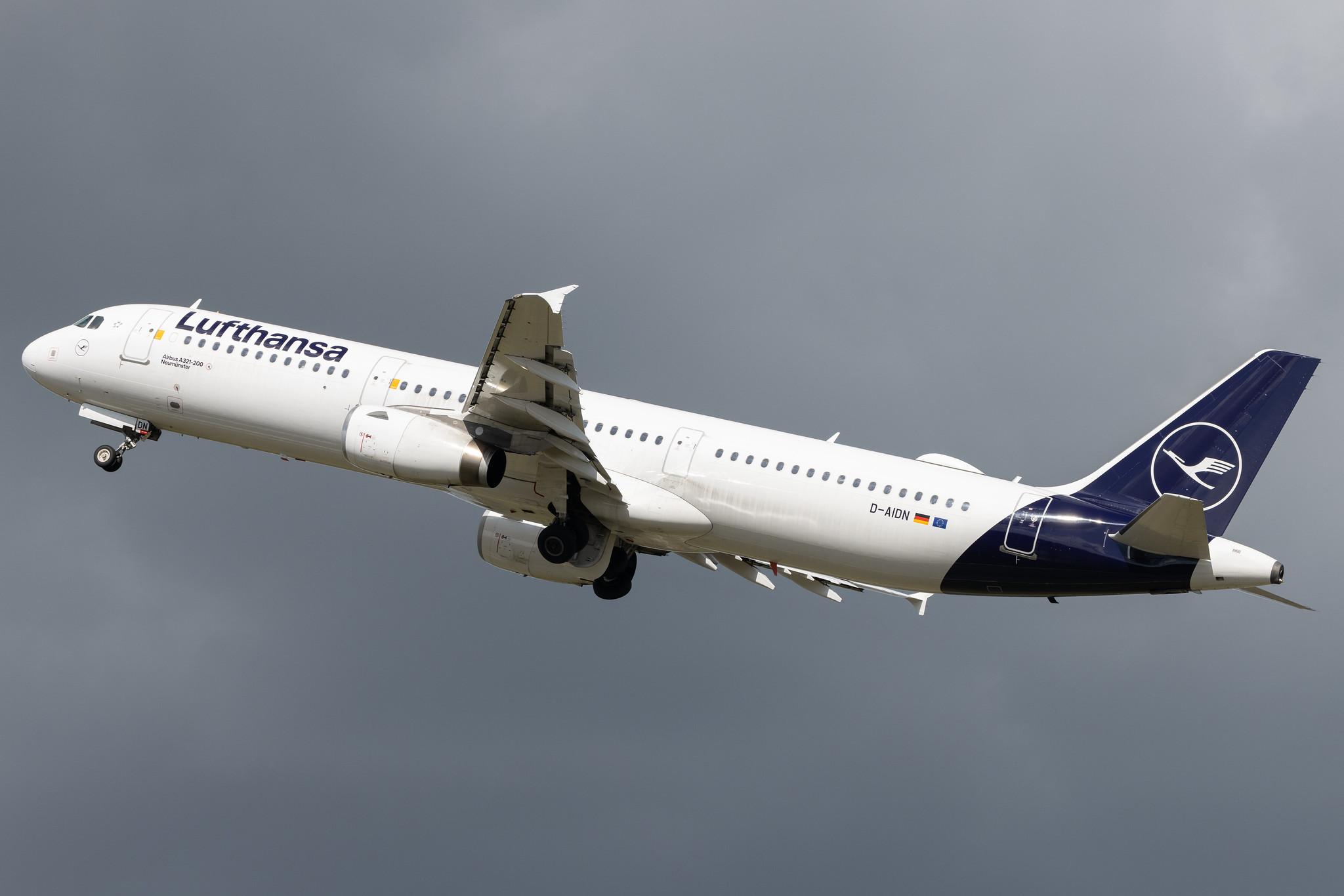 Hamburg Airport: Lufthansa (LH / DLH) |  Airbus A321-231 A321 | D-AIDN | MSN 4976