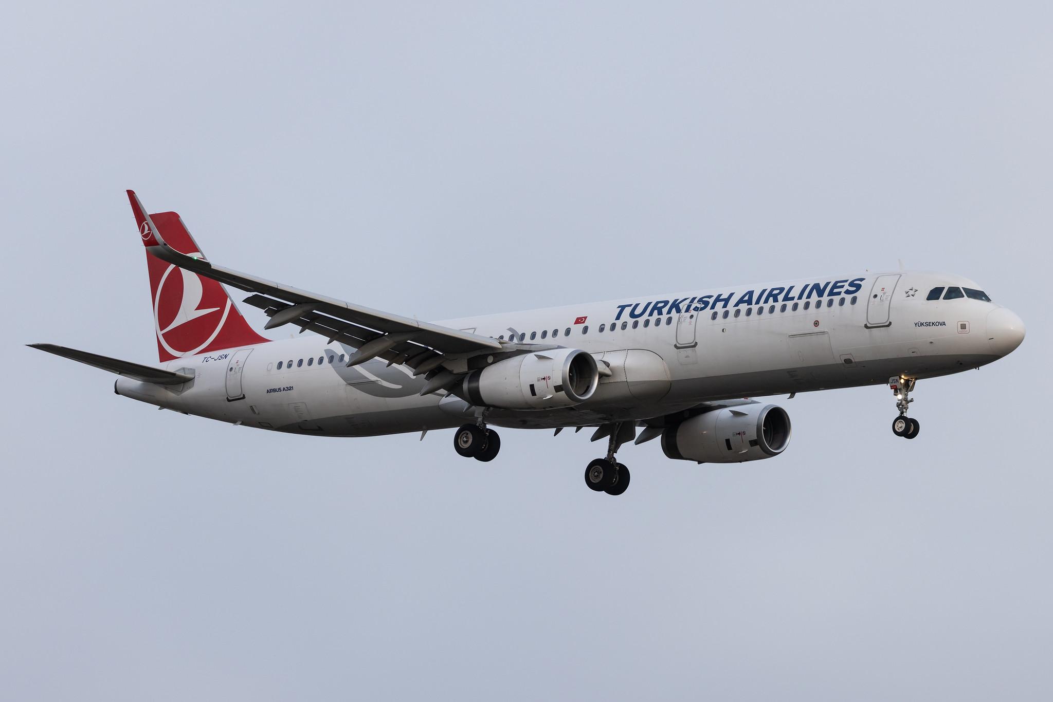 Hamburg Airport: Turkish Airlines (TK / THY) |  Airbus A321-231 A321 | TC-JSN | MSN 6508