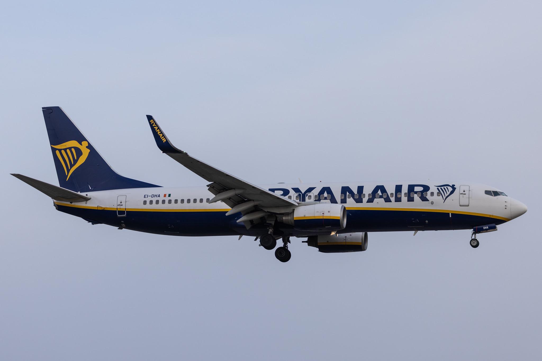 Hamburg Airport: Ryanair (FR / RYR) |  Boeing 737-8AS B738 | EI-DHA | MSN 33571