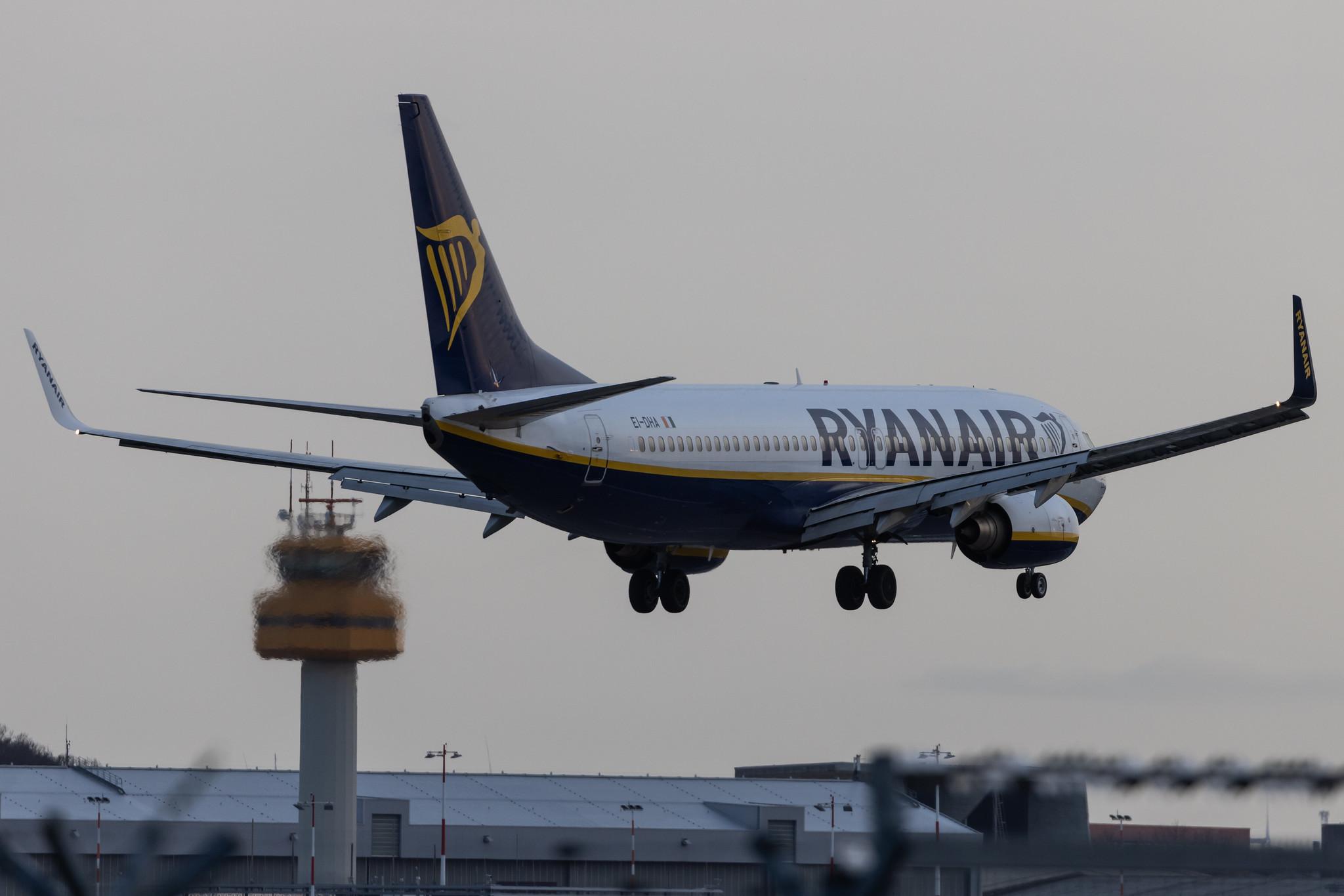 Hamburg Airport: Ryanair (FR / RYR) |  Boeing 737-8AS B738 | EI-DHA | MSN 33571