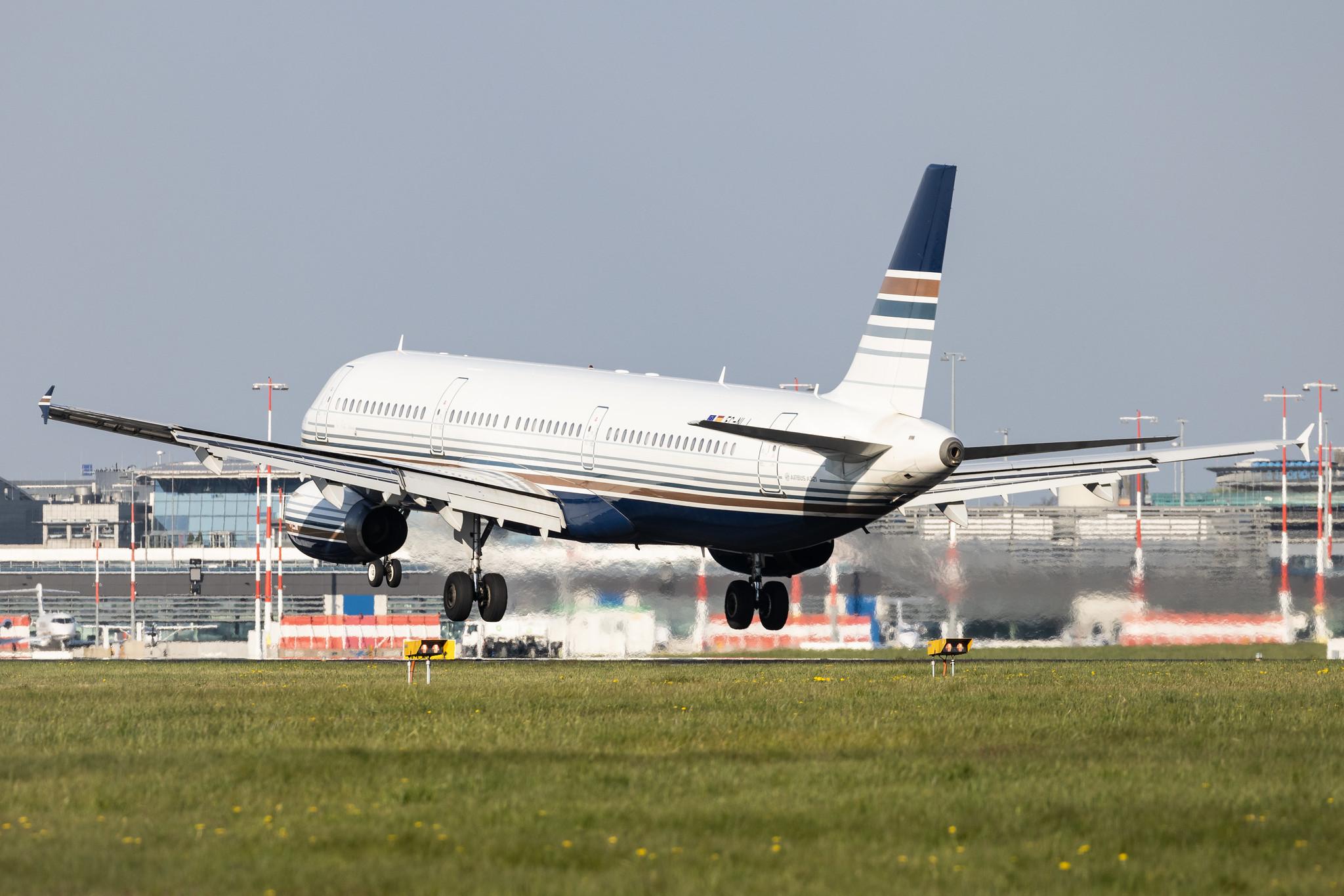 Hamburg Airport: Privilege Style (P6 / PVG) |  Airbus A321-231 A321 | EC-NLJ | MSN 03636