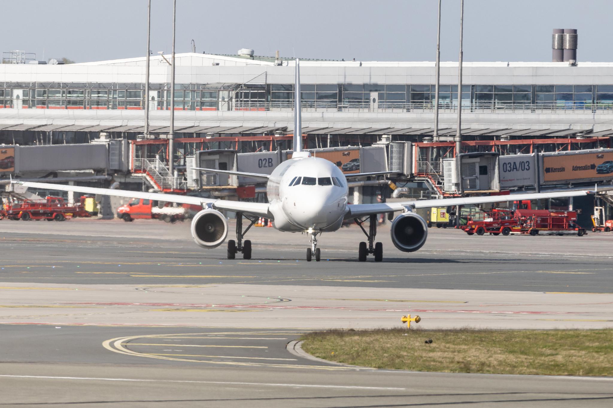 Hamburg Airport: Lufthansa (LH / DLH) |  Airbus A320-214 A320 | D-AIZC | MSN 4153