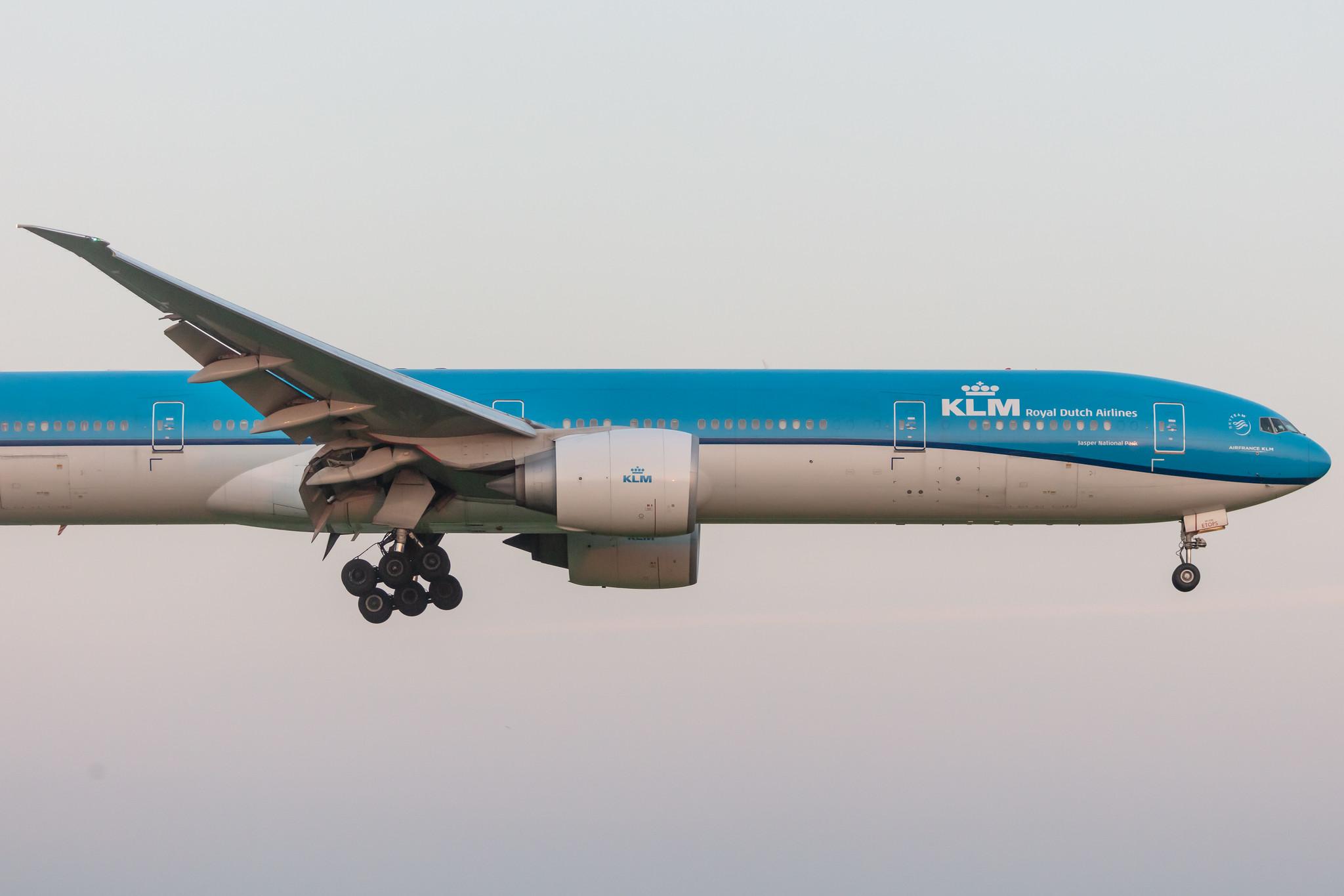 Amsterdam Schiphol: KLM (KL / KLM) |  Boeing 777-306(ER) B77W | PH-BVP | MSN 44555