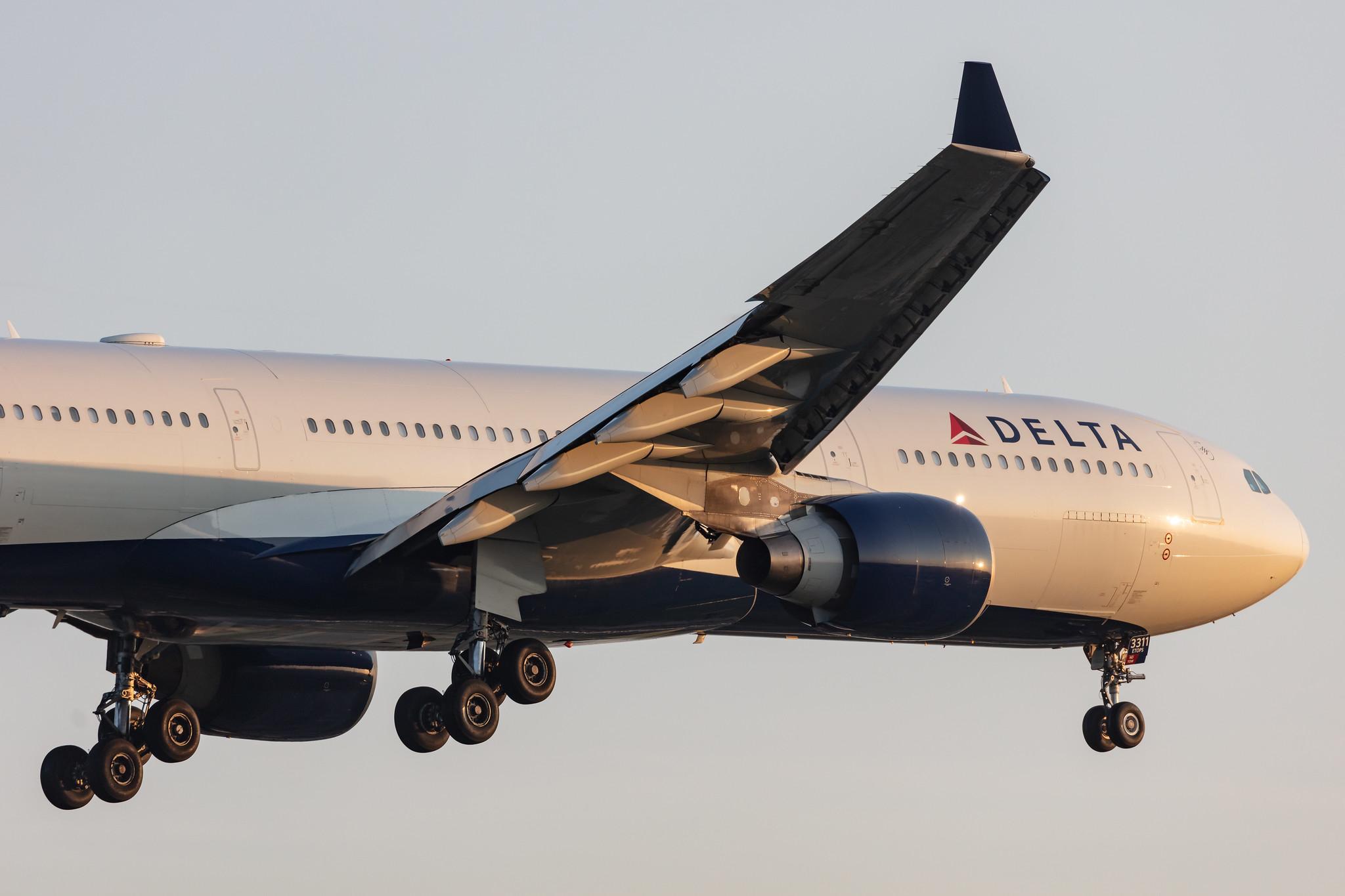 Amsterdam Schiphol: Delta Air Lines (DL / DAL) |  Airbus A330-323 A333 | N811NW | MSN 0690