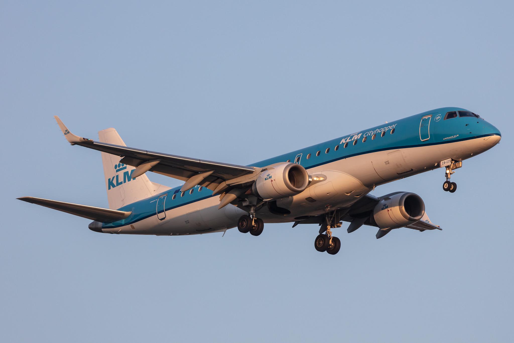 Amsterdam Schiphol: KLM (KL / KLM) | Operator: KLM Cityhopper |  Embraer E190STD E190 | PH-EZB | MSN 19000235
