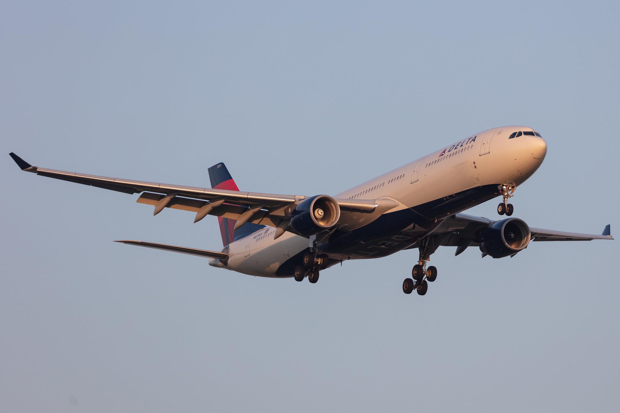 Amsterdam Schiphol: Delta Air Lines (DL / DAL) |  Airbus A330-323 A333 | N811NW | MSN 0690