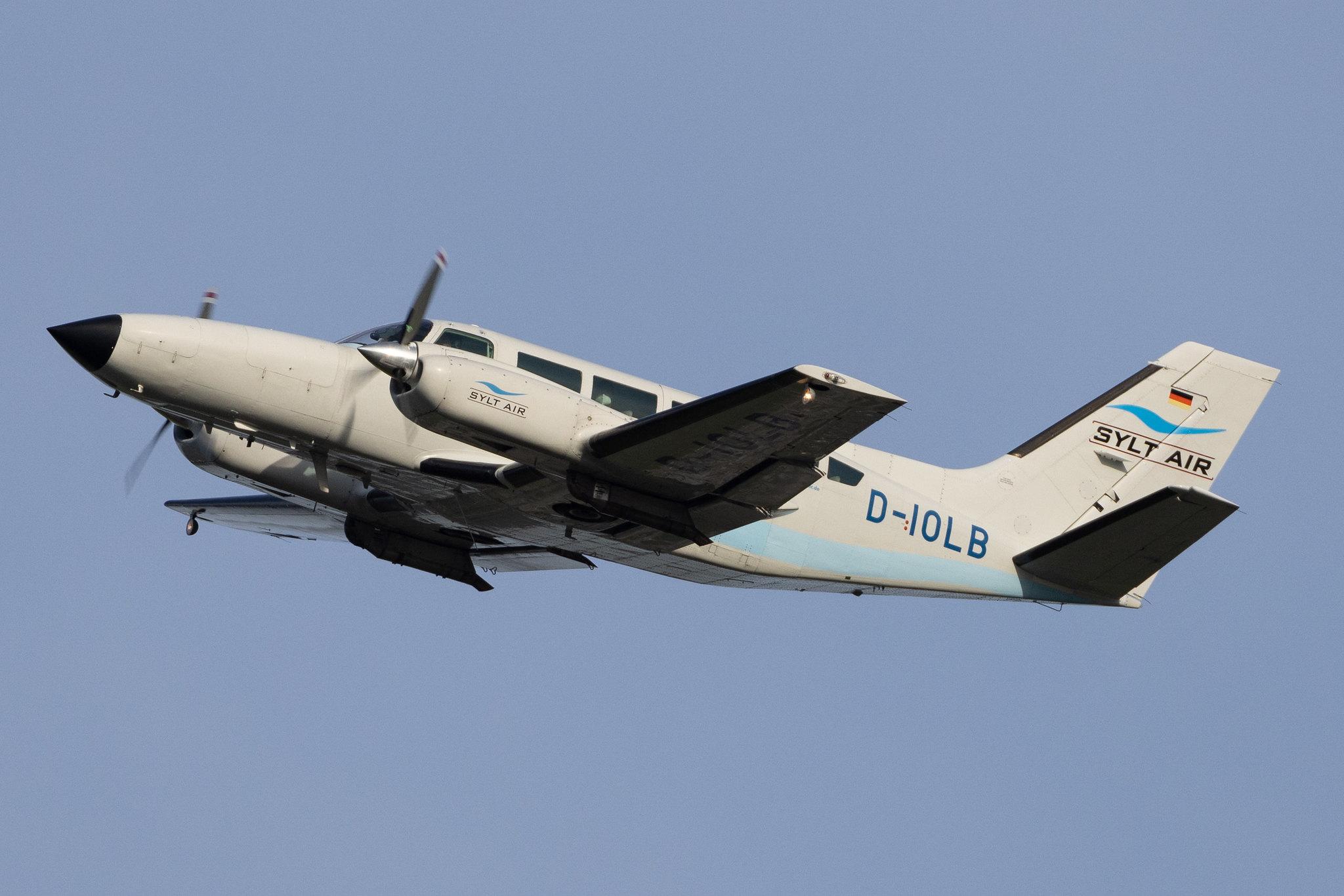 Hamburg Airport: Sylt Air (/ AWU) |  Cessna 404 C404 | D-IOLB | MSN 404-0691