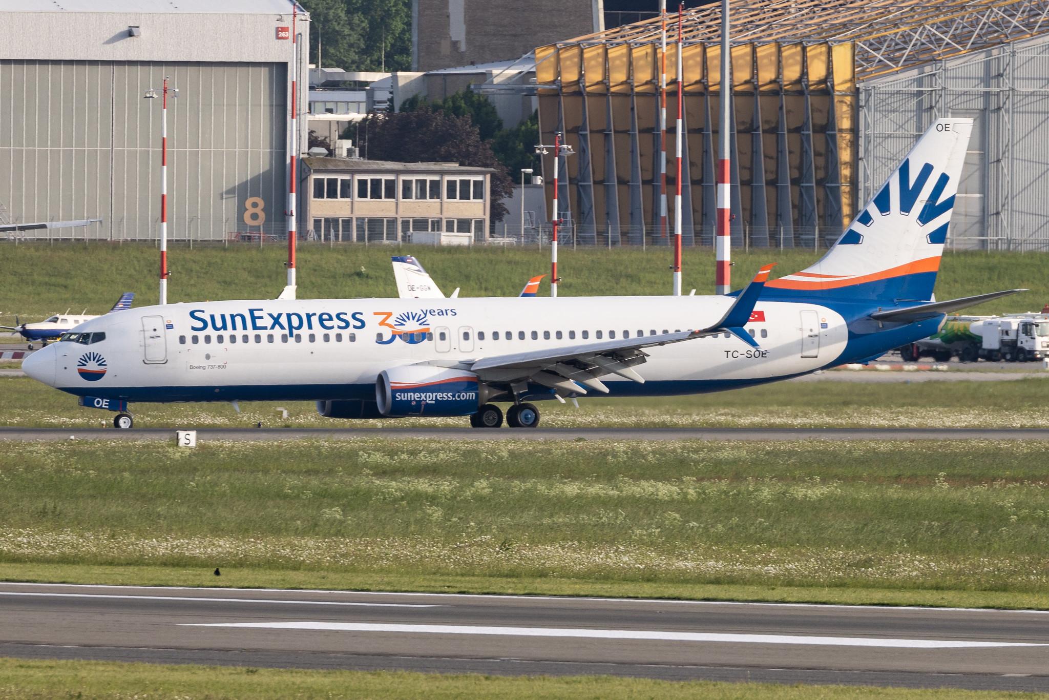 Hamburg Airport: SunExpress (XQ / SXS) |  Boeing 737-8HC B738 | TC-SOE | MSN 61177
