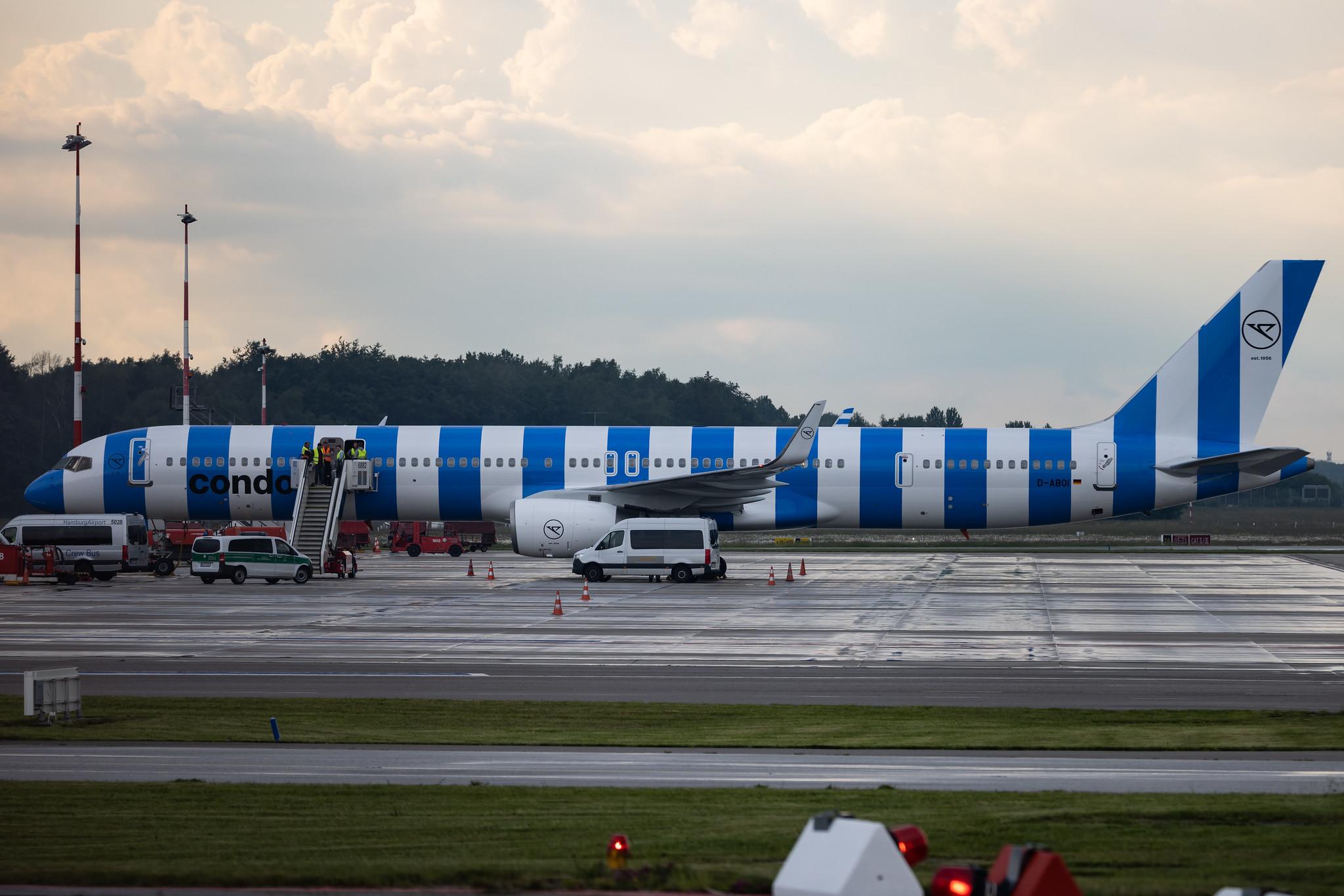Hamburg Airport: Condor (DE / CFG) |  Boeing 757-330 B753 | D-ABOI | MSN 29018