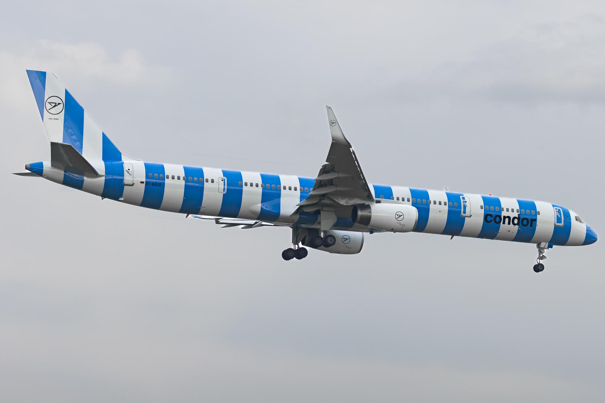 Hamburg Airport: Condor (DE / CFG) |  Boeing 757-330 B753 | D-ABOI | MSN 29018