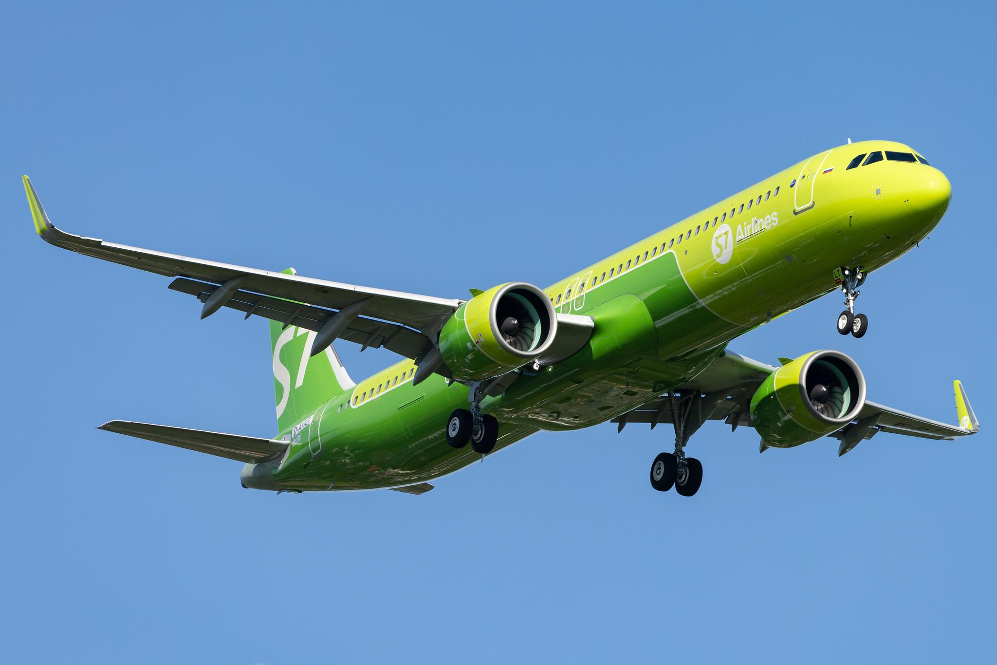 Hamburg Airport: S7 - Siberia Airlines (S7 / SBI) |  Airbus A321-271NX A21N | D-AYAG (VQ-BLT) | MSN 10883