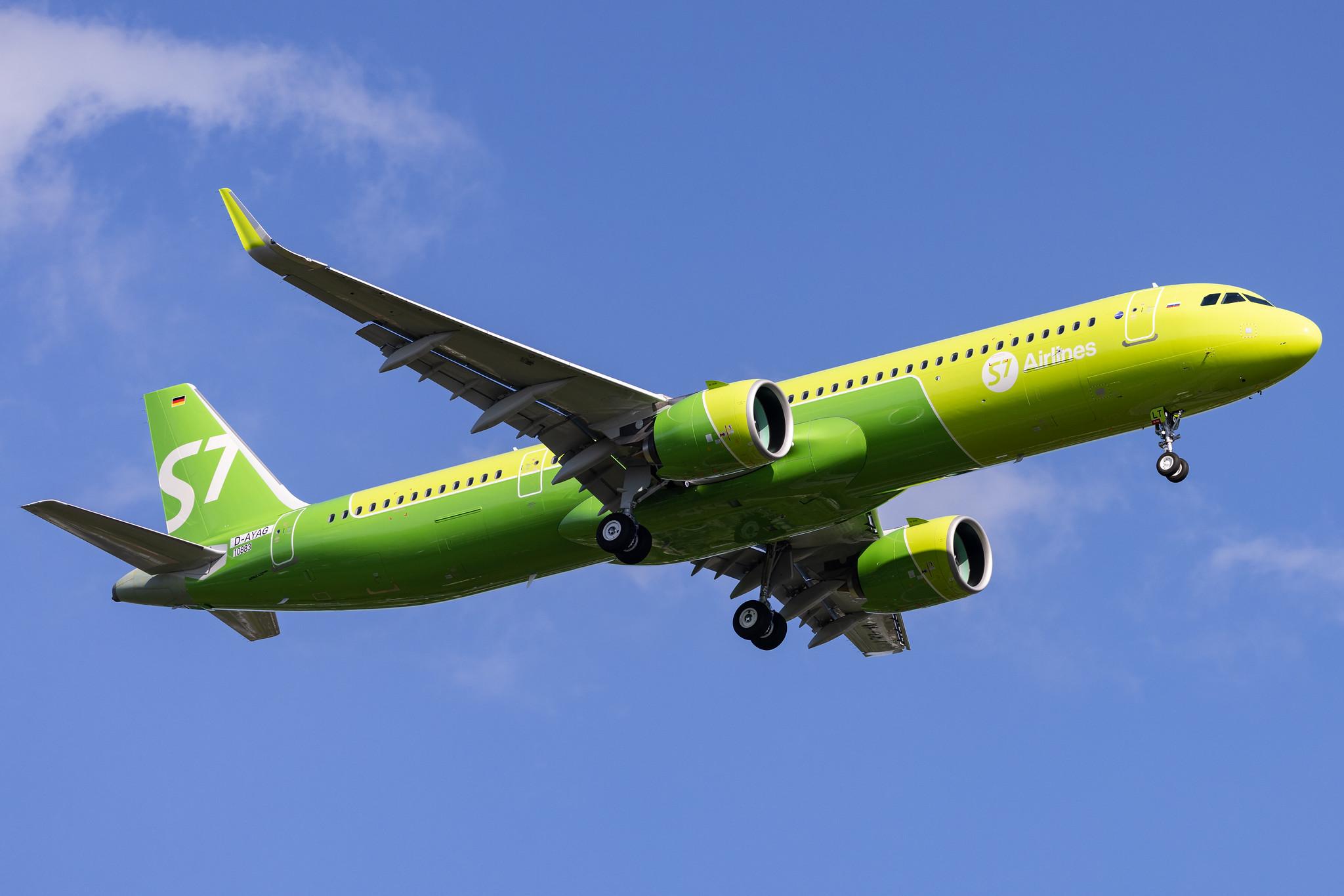 Hamburg Airport: S7 - Siberia Airlines (S7 / SBI) |  Airbus A321-271NX A21N | D-AYAG (VQ-BLT) | MSN 10883