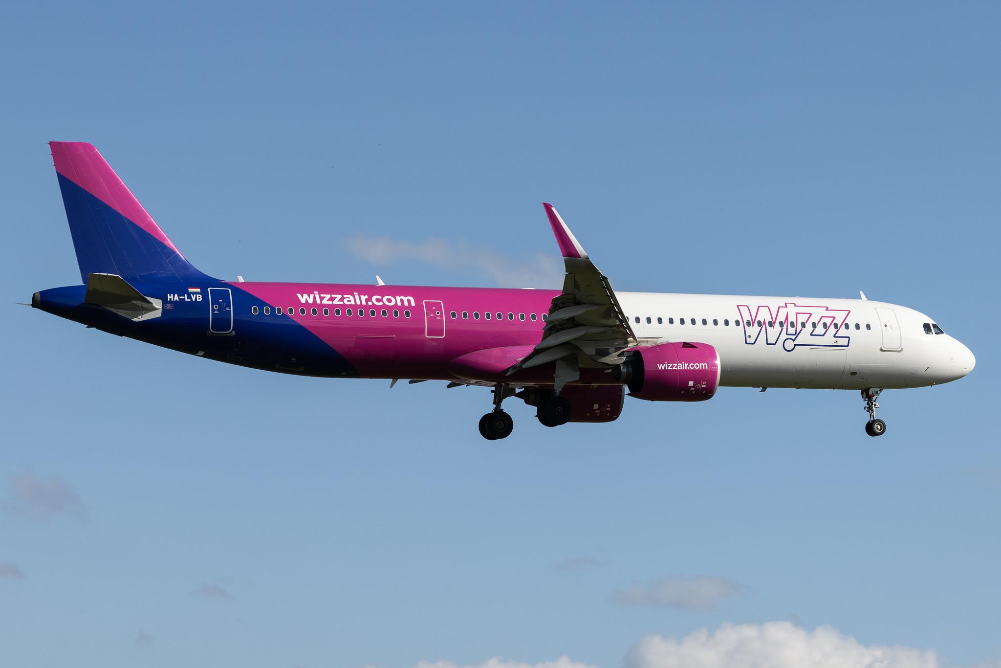 Hamburg Airport: Wizz Air (W6 / WZZ) |  Airbus A321-271NX A21N | HA-LVB | MSN 8735