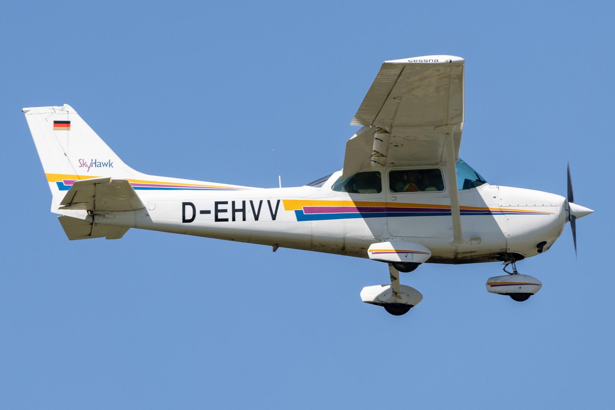 Flughafen Lübeck: Private owner |  Cessna 172N Skyhawk C172 | D-EHVV | MSN n/a