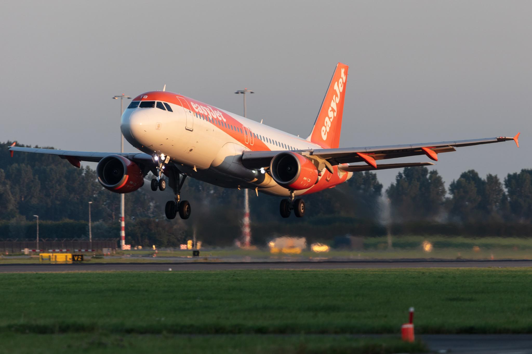 Amsterdam Schiphol: easyJet (U2 / EZY) |  Airbus A320-214 A320 | G-EZTB | MSN 3843