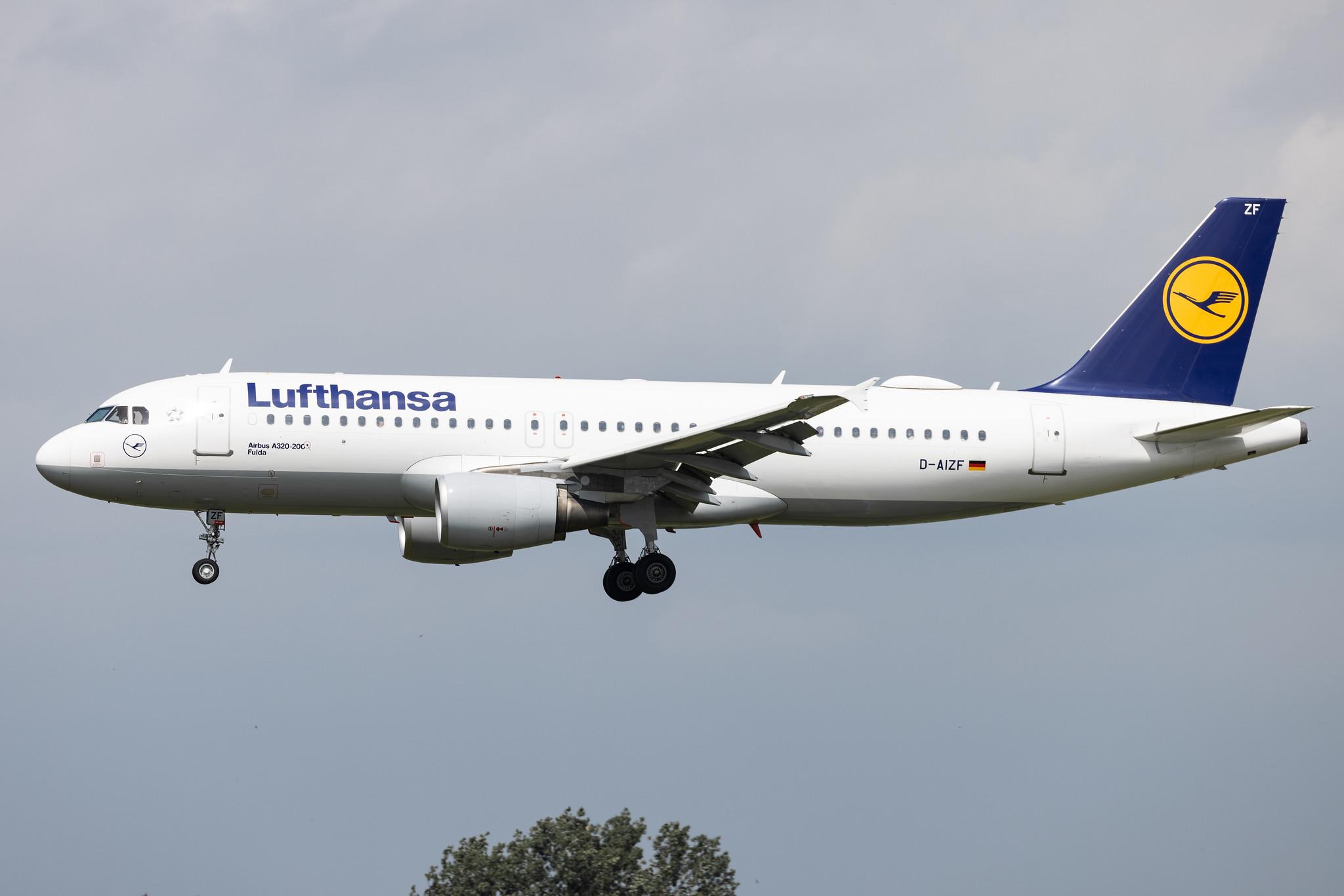 Hamburg Airport: Lufthansa (LH / DLH) |  Airbus A320-214 A320 | D-AIZF | MSN 4289