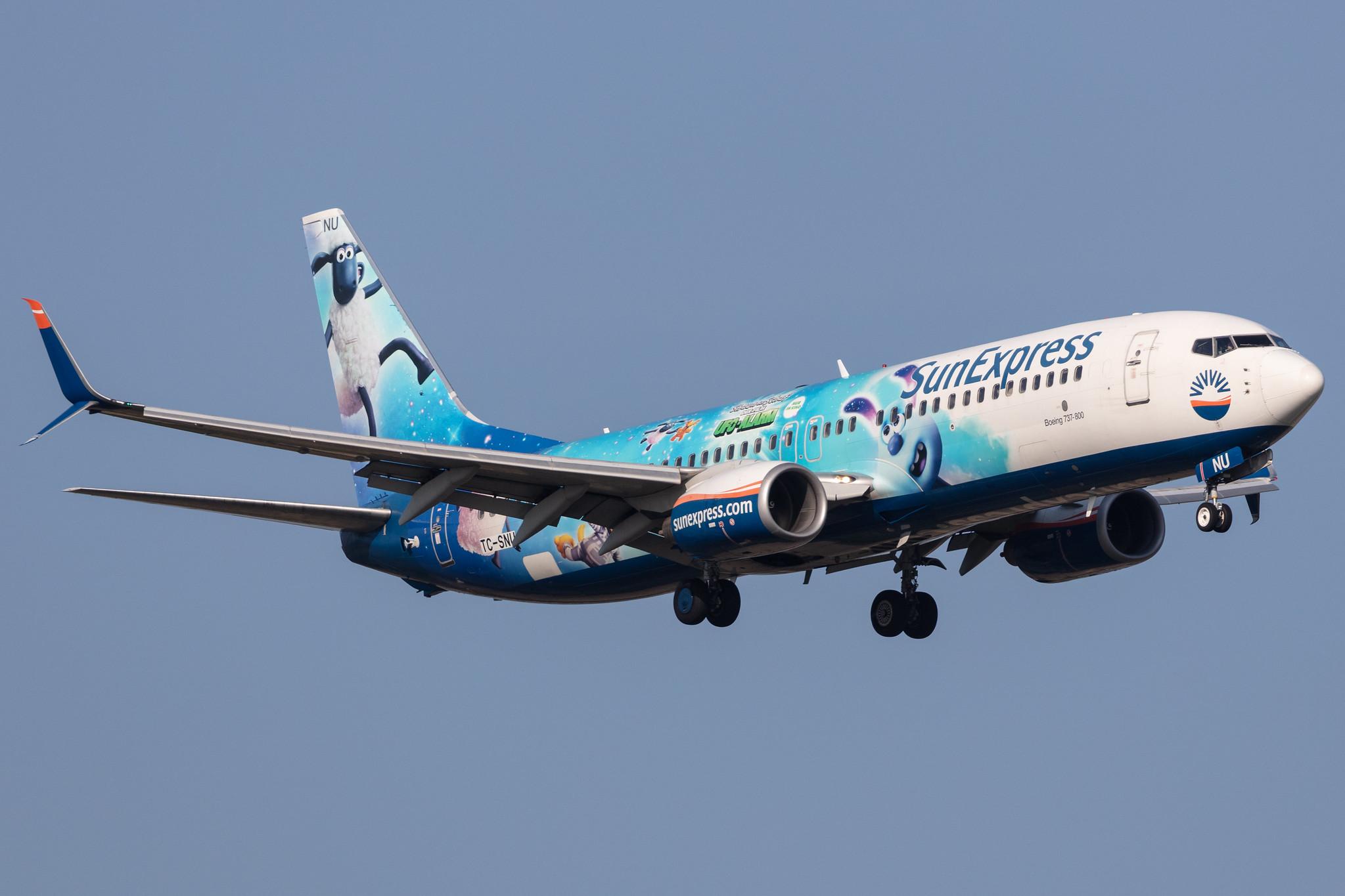 Amsterdam Schiphol: SunExpress (XQ / SXS) |  Livery: Shaun das Schaf - UFO-Alarm Livery |  Boeing 737-8HC B738 | TC-SNU | MSN 40756