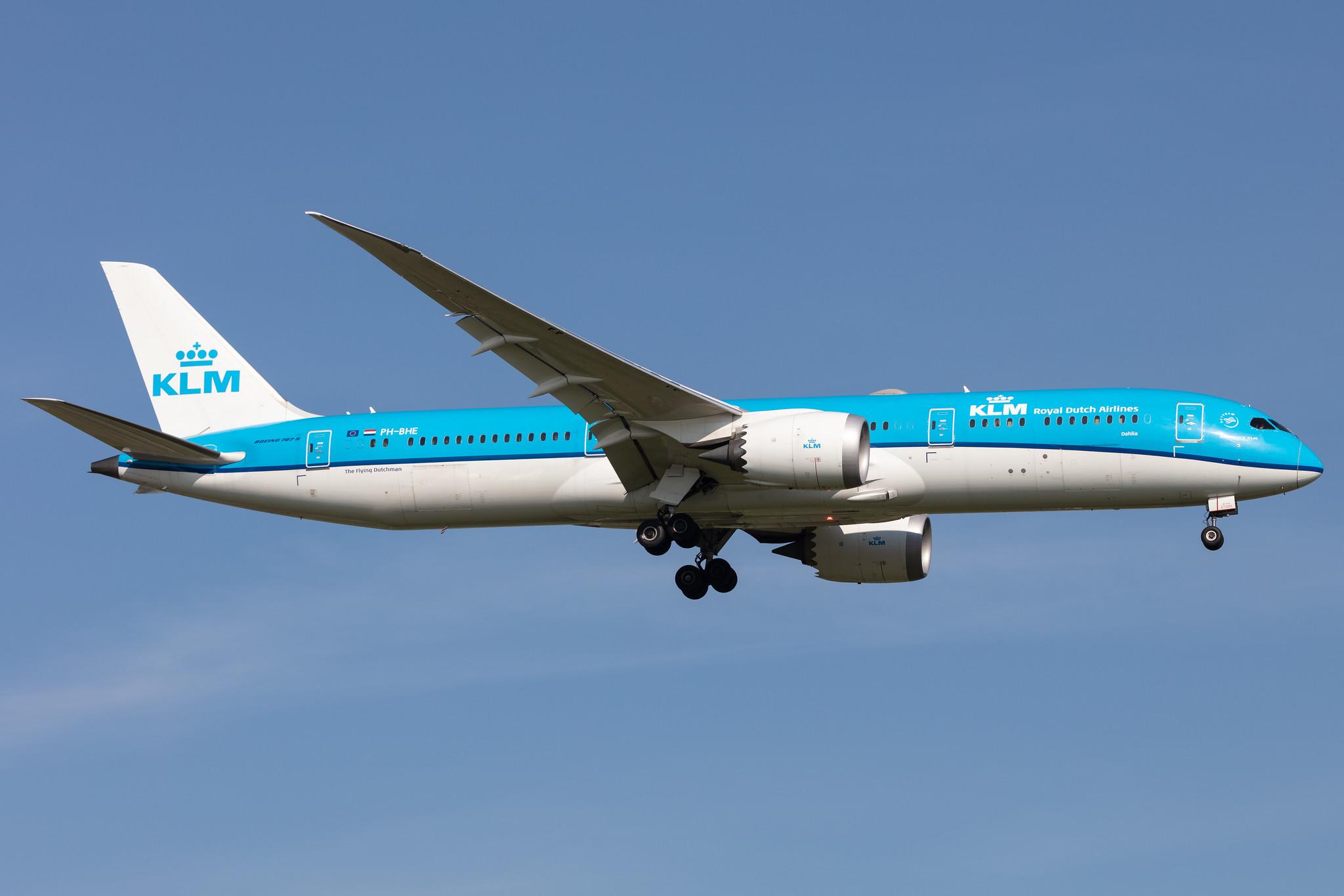 Amsterdam Schiphol: KLM (KL / KLM) | Operator: KLM Cityhopper |  Embraer E175STD E75L | PH-EXX | MSN 17000711