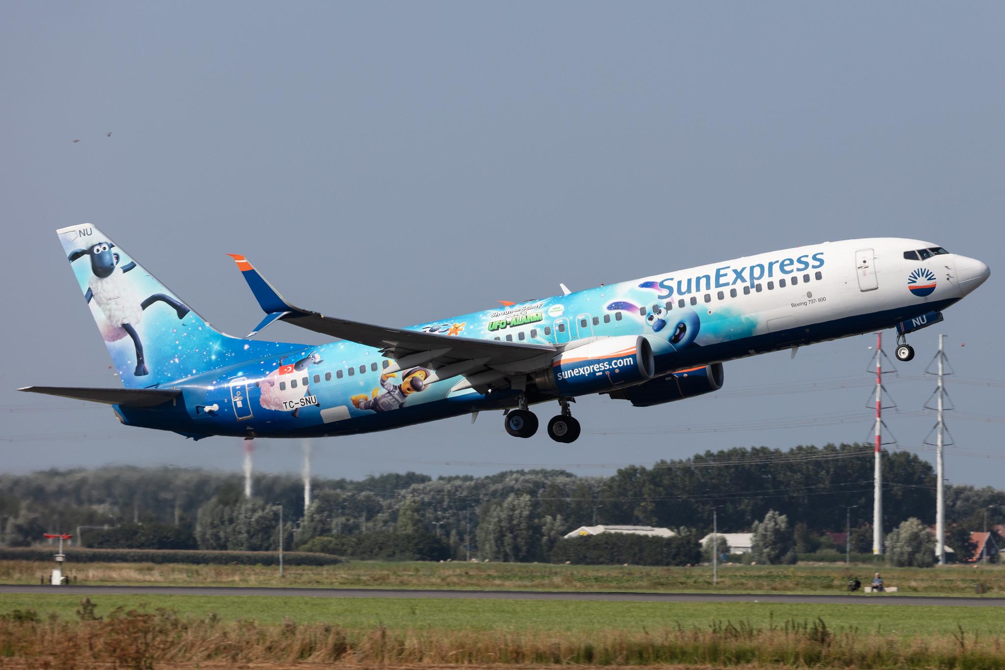 Amsterdam Schiphol: SunExpress (XQ / SXS) |  Livery: Shaun das Schaf - UFO-Alarm Livery |  Boeing 737-8HC B738 | TC-SNU | MSN 40756