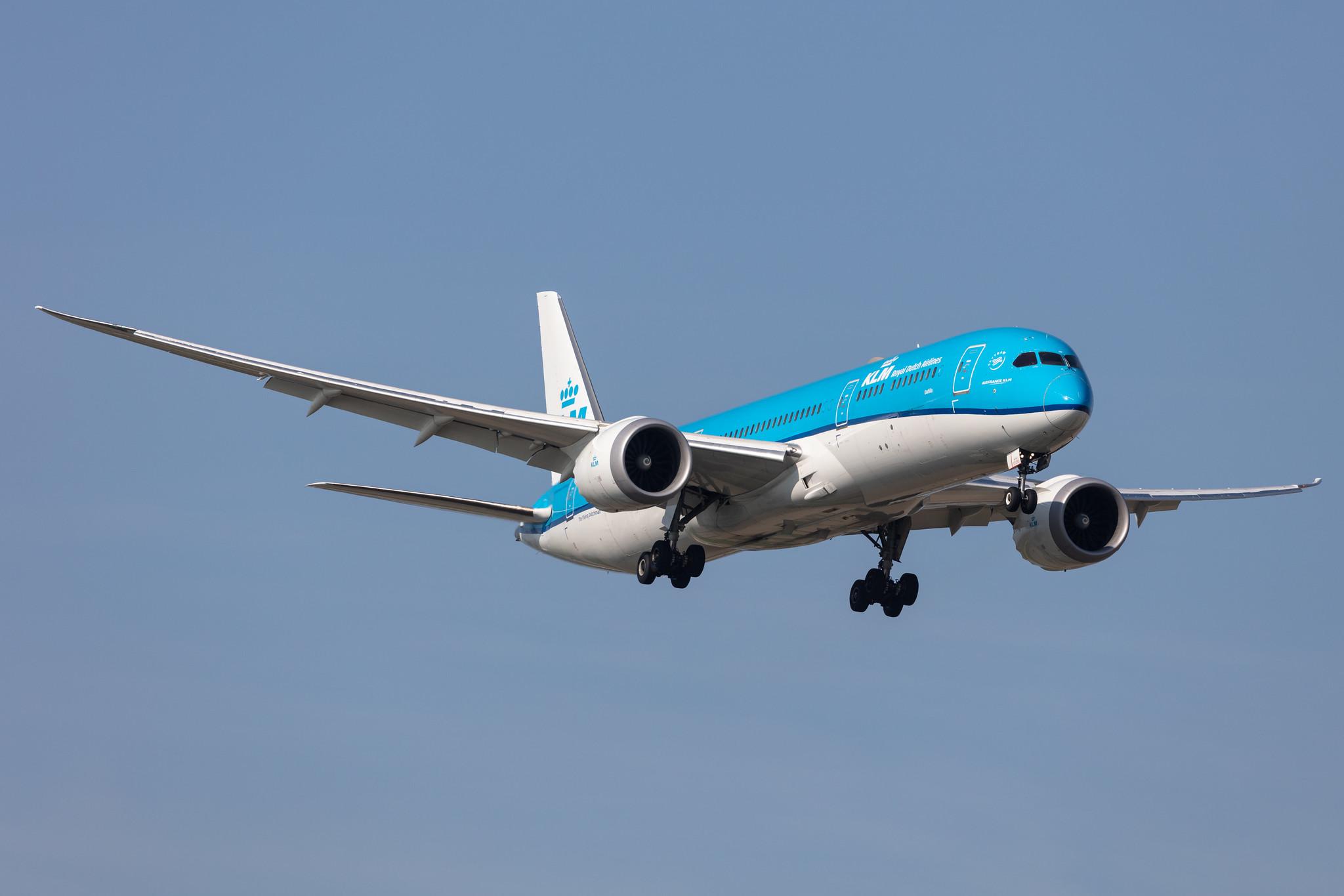 Amsterdam Schiphol: KLM (KL / KLM) | Operator: KLM Cityhopper |  Embraer E175STD E75L | PH-EXX | MSN 17000711