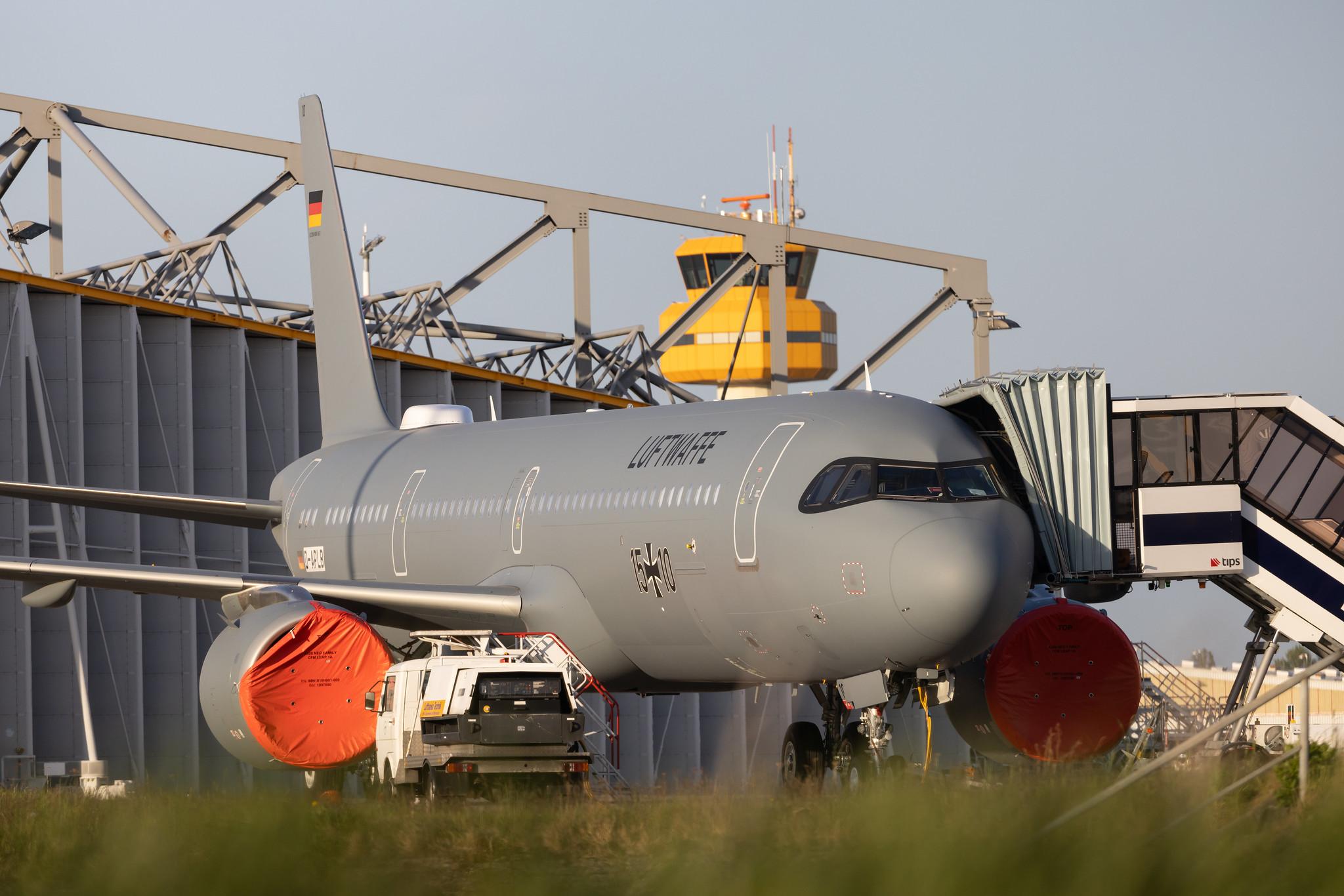 Hamburg Airport: German Air Force (/ GAF) | Operator: Lufthansa Technik |  Airbus A321-251NX A21N | D-APLB | MSN 10613