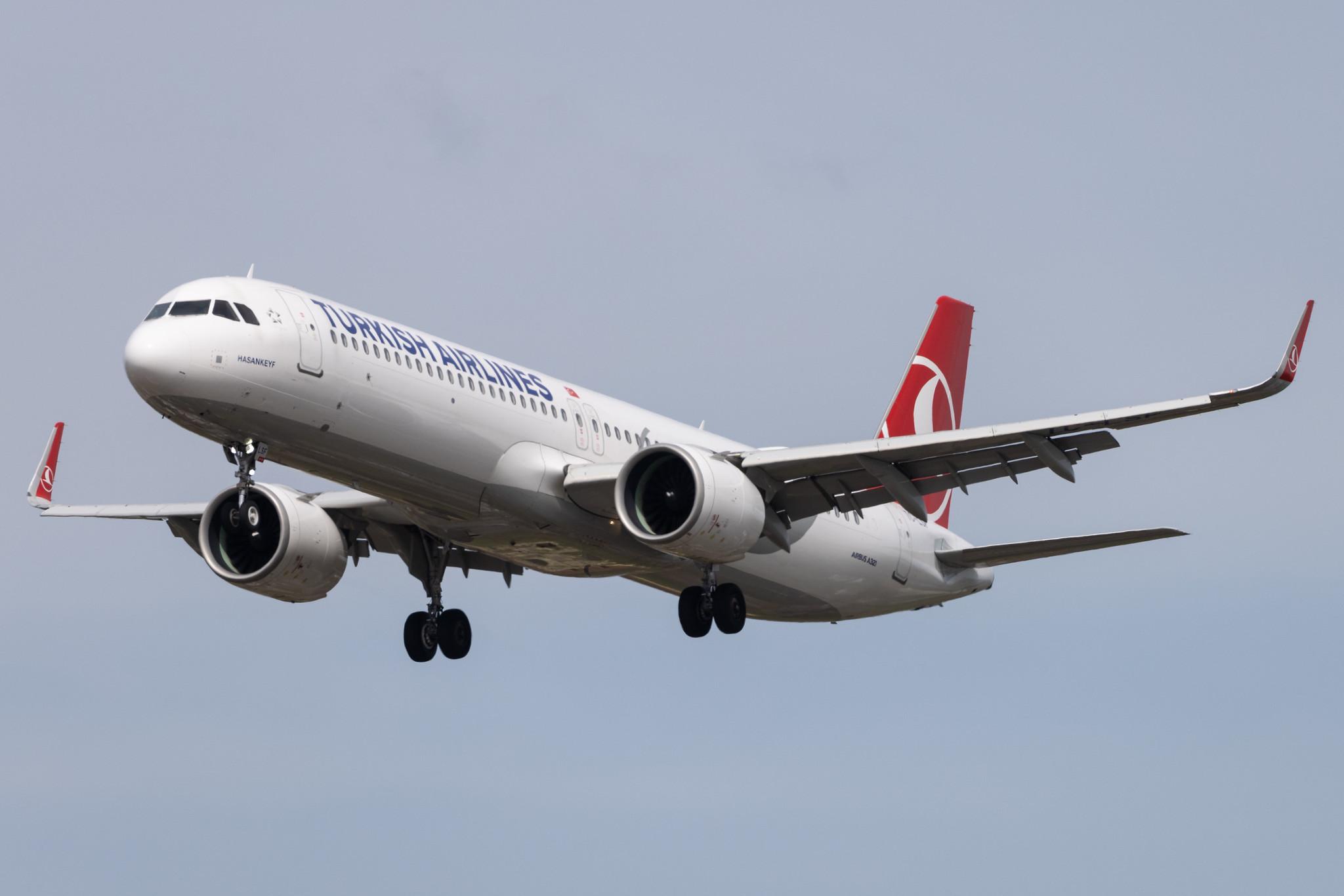 Hamburg Airport: Turkish Airlines (TK / THY) |  Airbus A321-271NX A21N | TC-LSF | MSN 08740