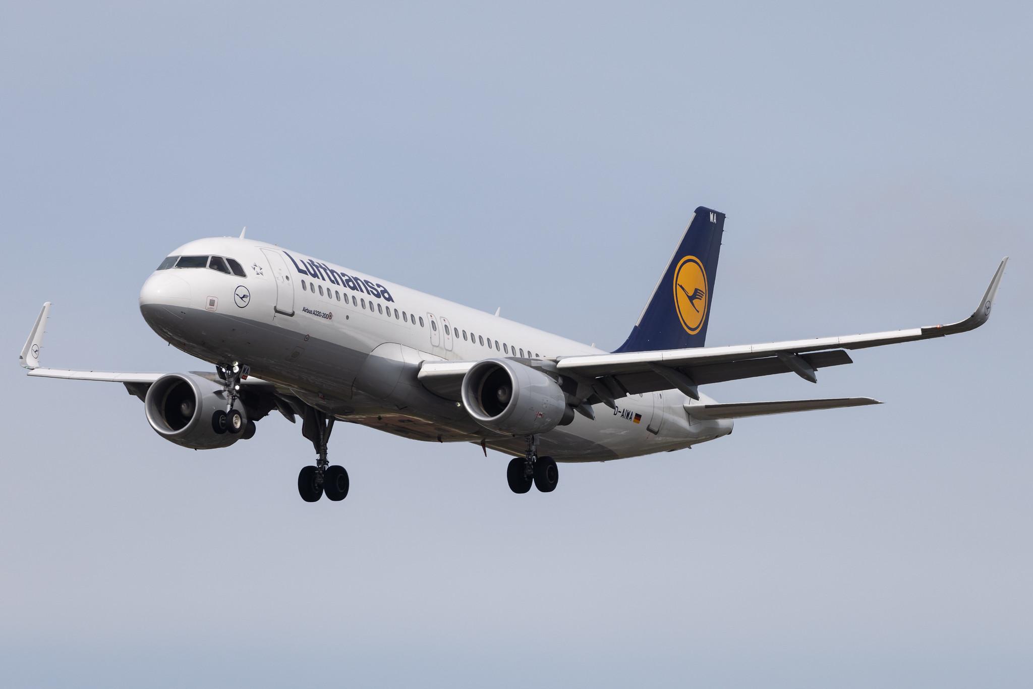 Hamburg Airport: Lufthansa (LH / DLH) |  Airbus A320-214 A320 | D-AIWA | MSN 7681