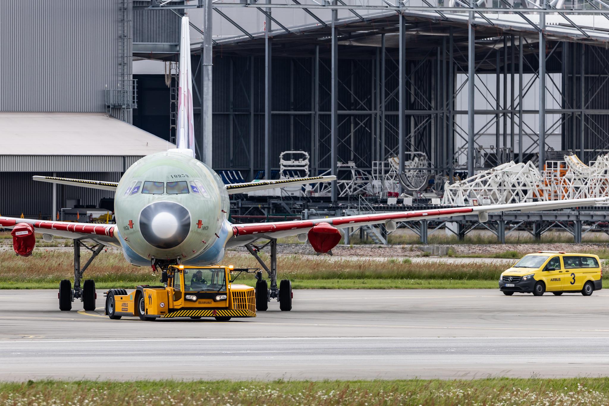 Hamburg Finkenwerder: China Airlines (CI / CAL) |  Airbus A321-271NX A21N | D-AYAO (B-18110) | MSN 10939