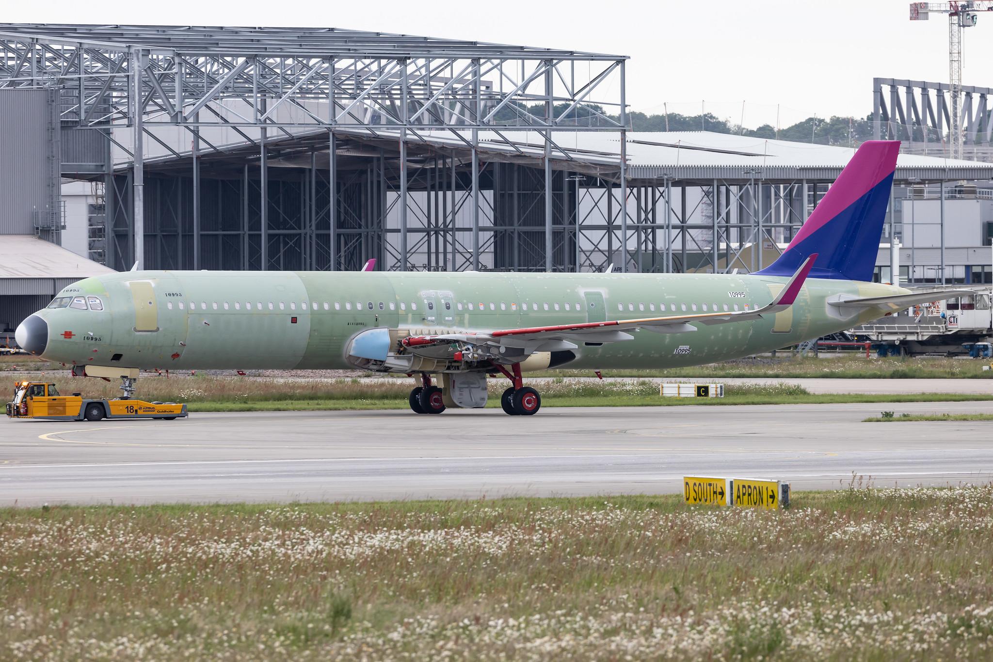 Hamburg Finkenwerder: Wizz Air (W6 / WZZ) |  Airbus A321-271NX A21N | D- | MSN 10995