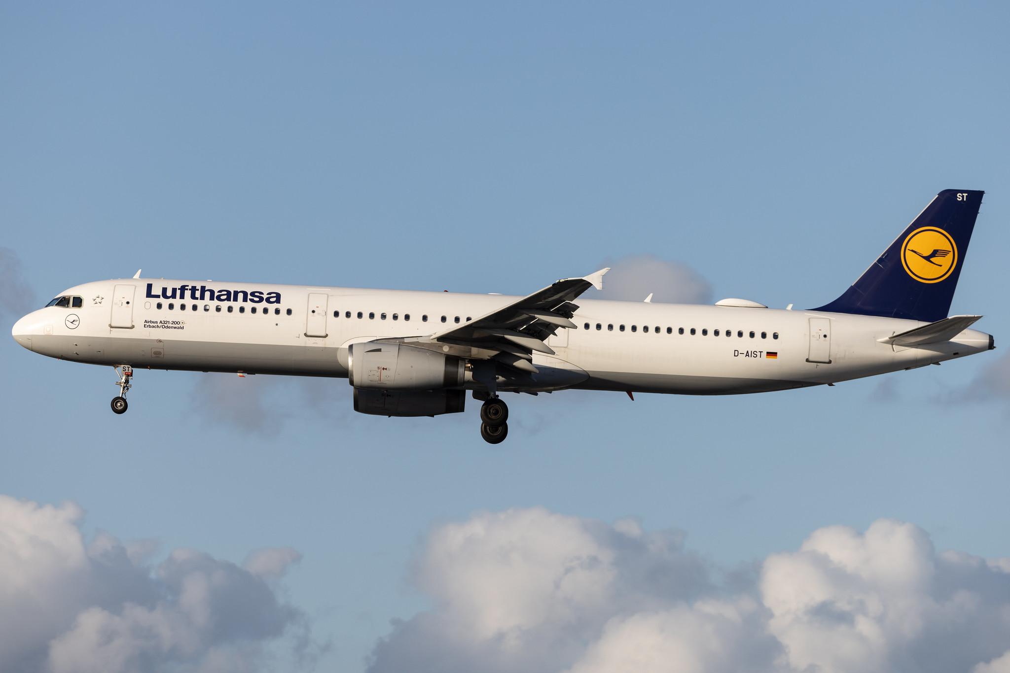 Hamburg Airport: Lufthansa (LH / DLH) |  Airbus A321-231 A321 | D-AIST | MSN 4005