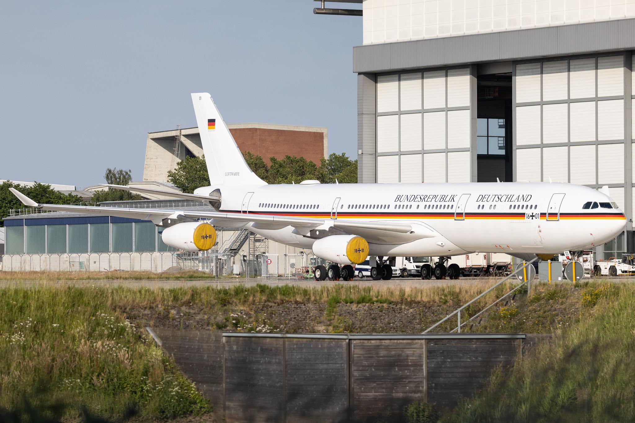 Hamburg Airport: German Air Force (/ GAF) |  Airbus A340-313 A343 | 16+01 | MSN 274