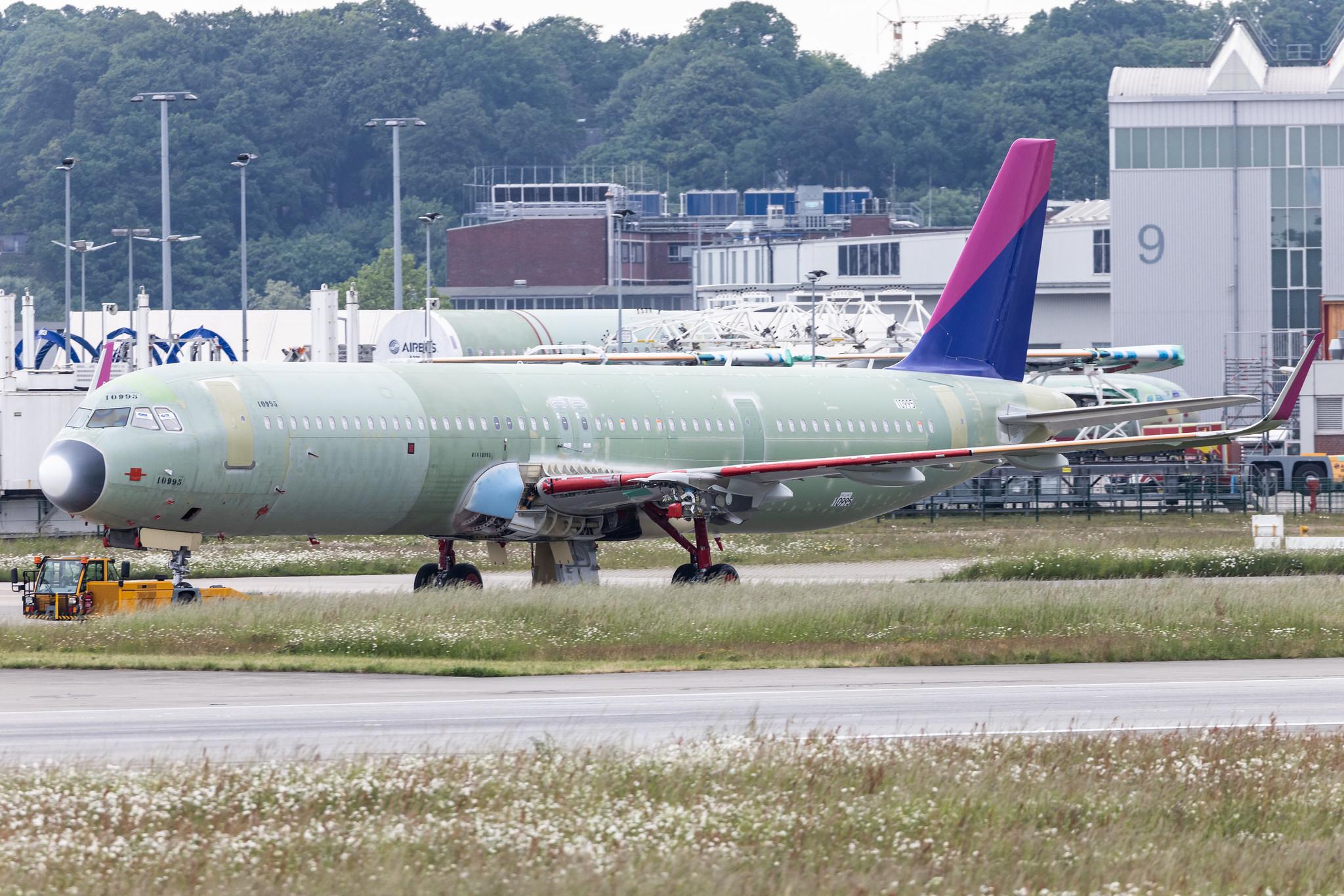 Hamburg Finkenwerder: Wizz Air (W6 / WZZ) |  Airbus A321-271NX A21N | D- | MSN 10995