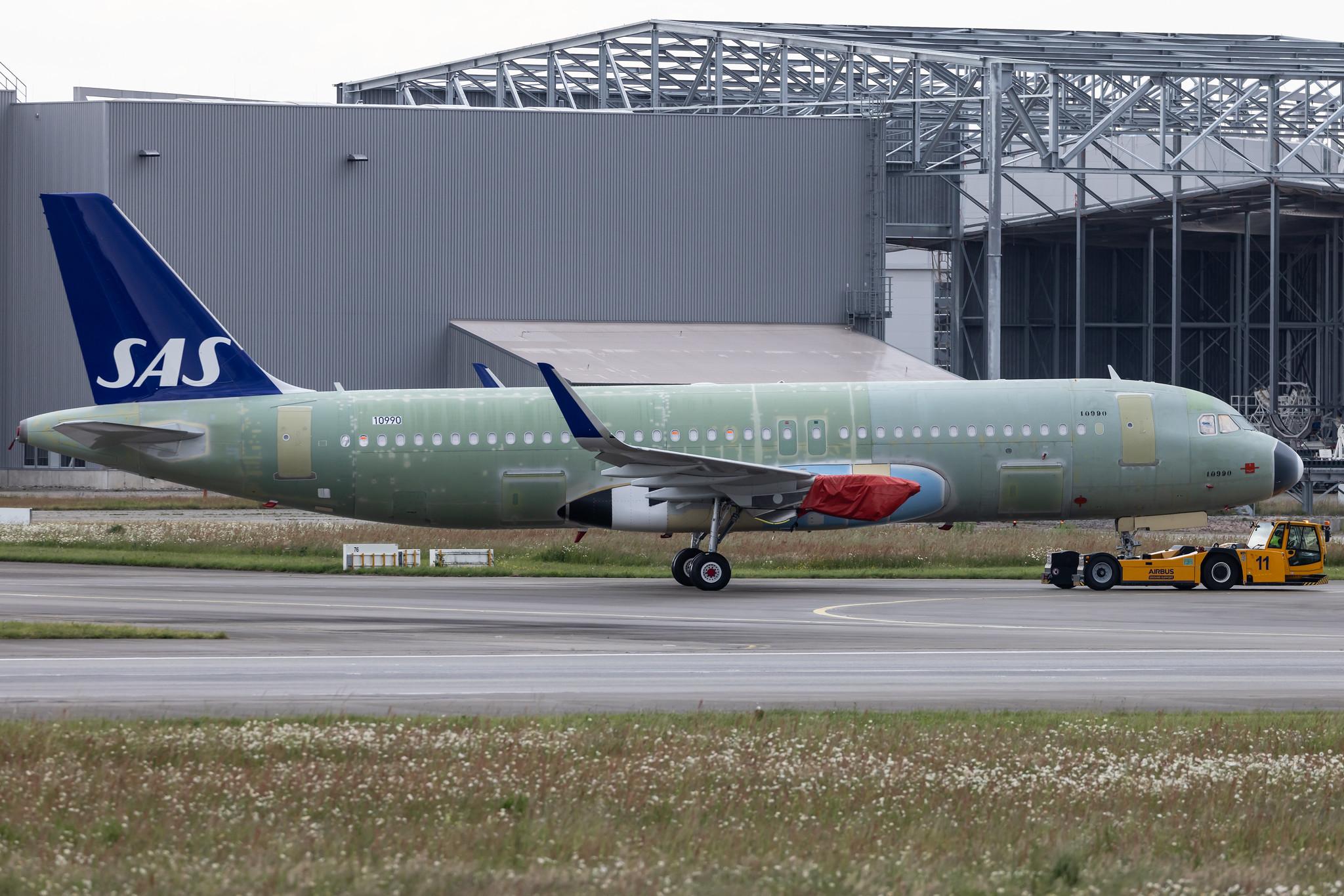 Hamburg Finkenwerder: SAS Scandinavian Airlines (SK / SAS) | Operator: SAS Connect |  Airbus A320-251N A20N | D- (EI-SIR) | MSN 10990