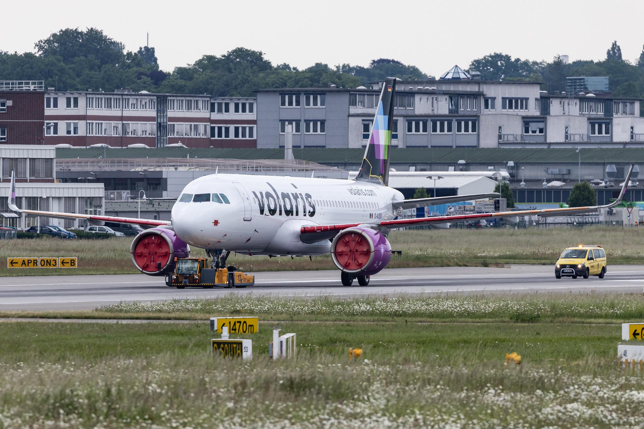 Hamburg Finkenwerder: Volaris (Y4 / VOI) |  Airbus A320-271N A20N | D-AUBW (XA-VSS) | MSN 10873