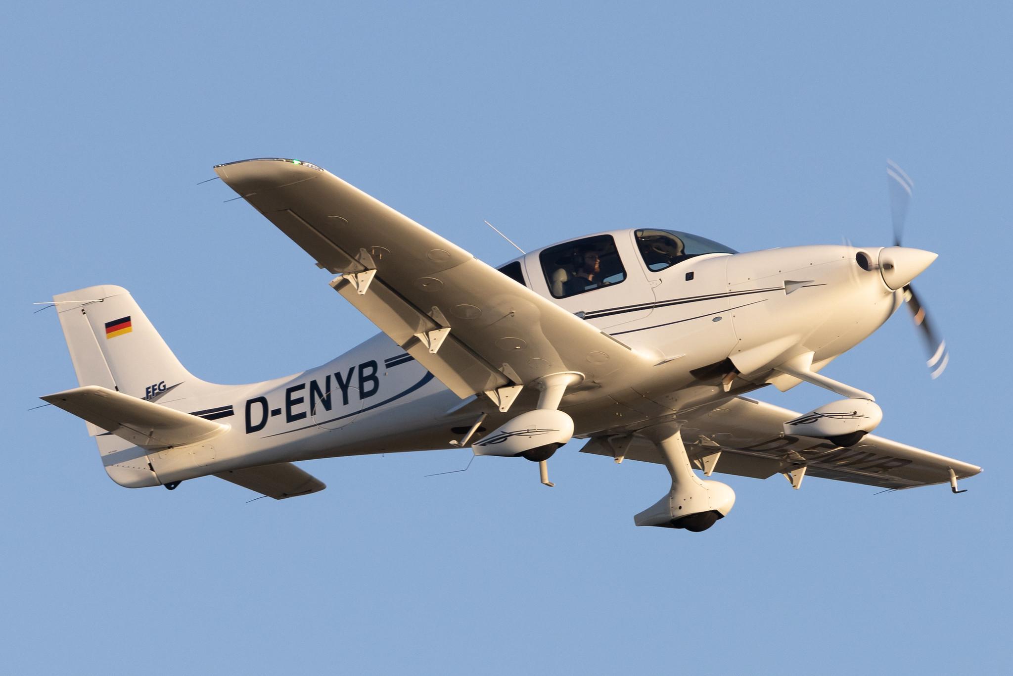 Hamburg Airport: FFG Braunschweig |  Cirrus SR20 G6 SR20 | D-ENYB | MSN 2476