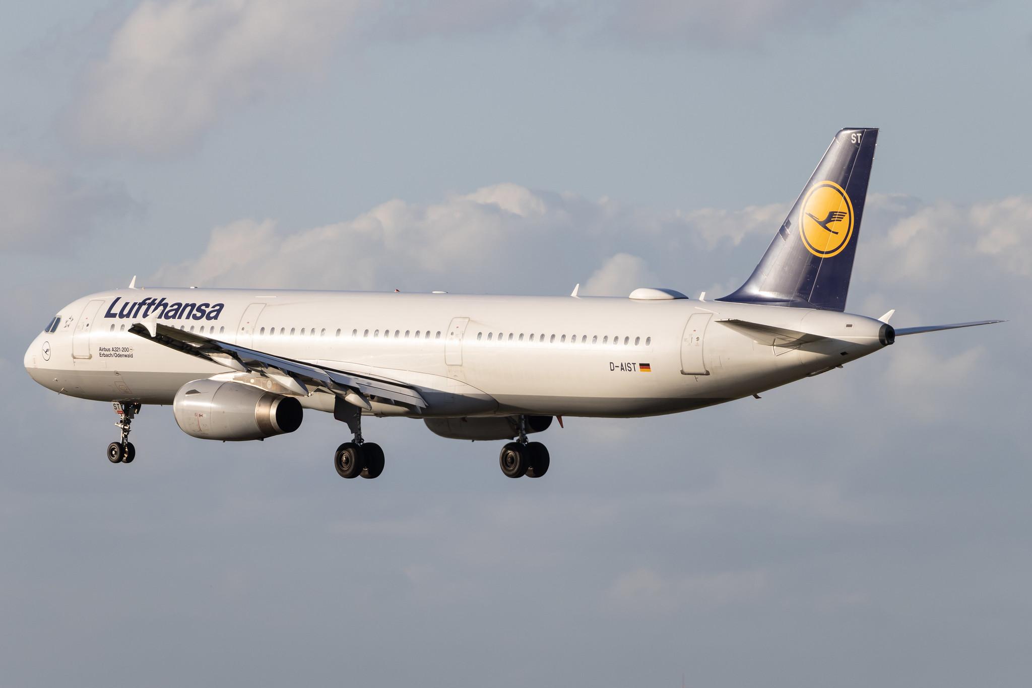 Hamburg Airport: Lufthansa (LH / DLH) |  Airbus A321-231 A321 | D-AIST | MSN 4005