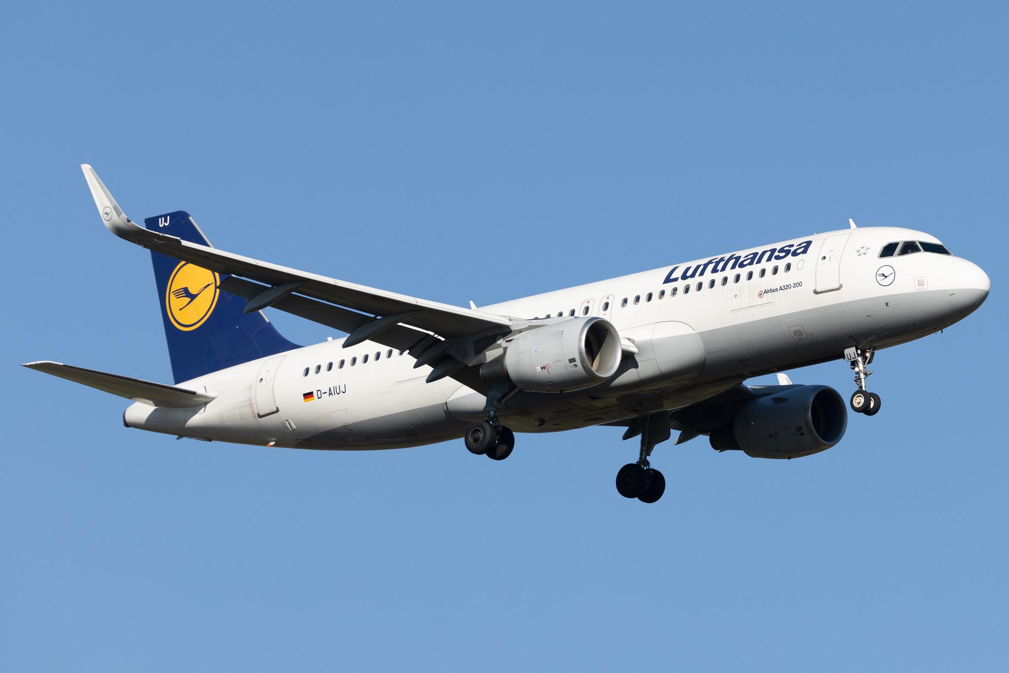 Hamburg Airport: Lufthansa (LH / DLH) |  Airbus A320-214 A320 | D-AIUJ | MSN 6301