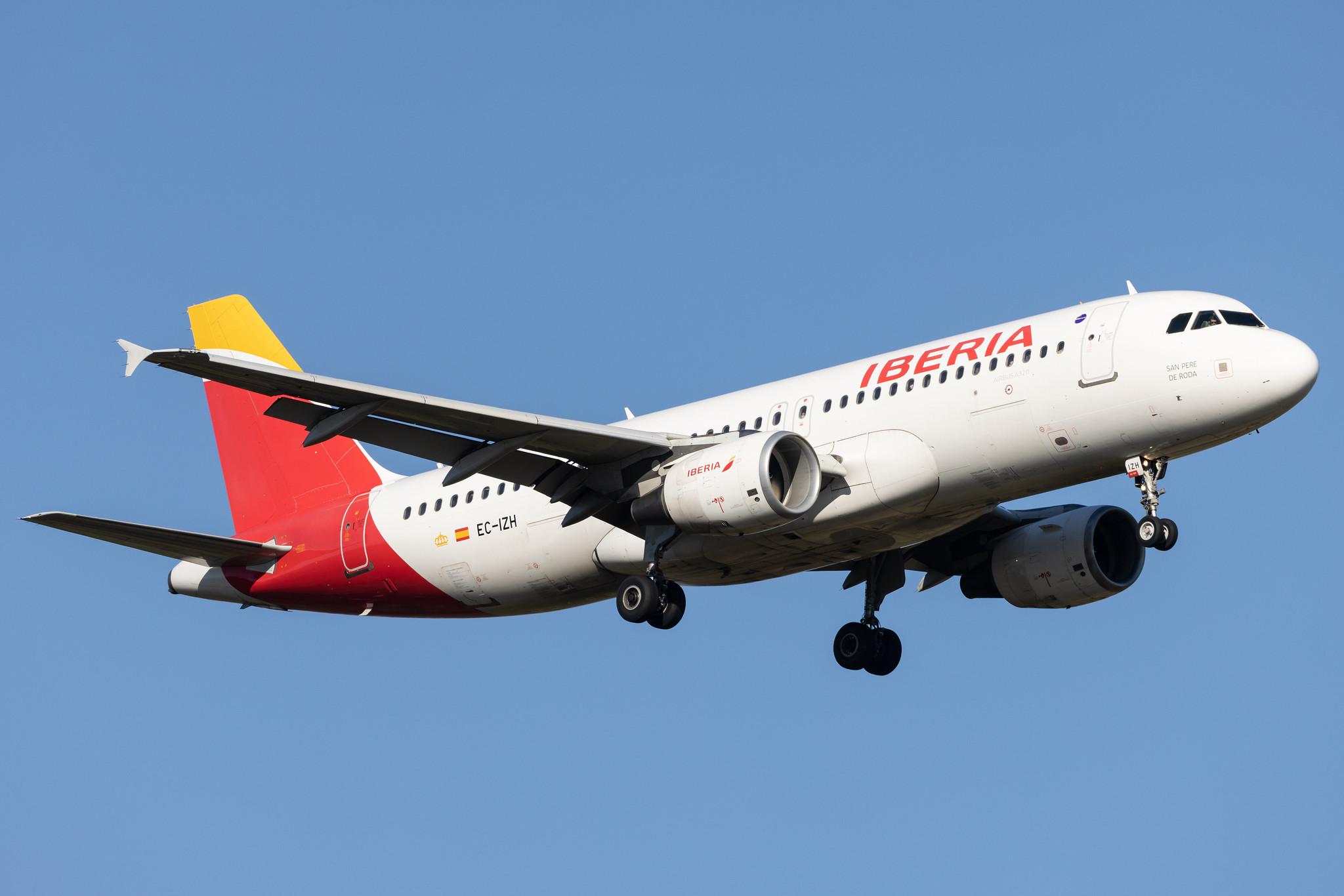 Hamburg Airport: Iberia (IB / IBE) |  Airbus A320-214 A320 | EC-IZH | MSN 2225