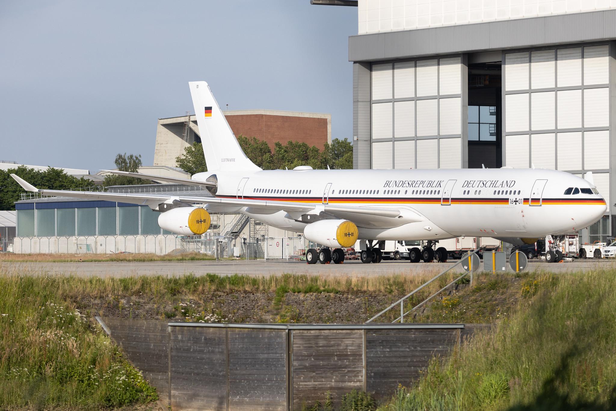 Hamburg Airport: German Air Force (/ GAF) |  Airbus A340-313 A343 | 16+01 | MSN 274