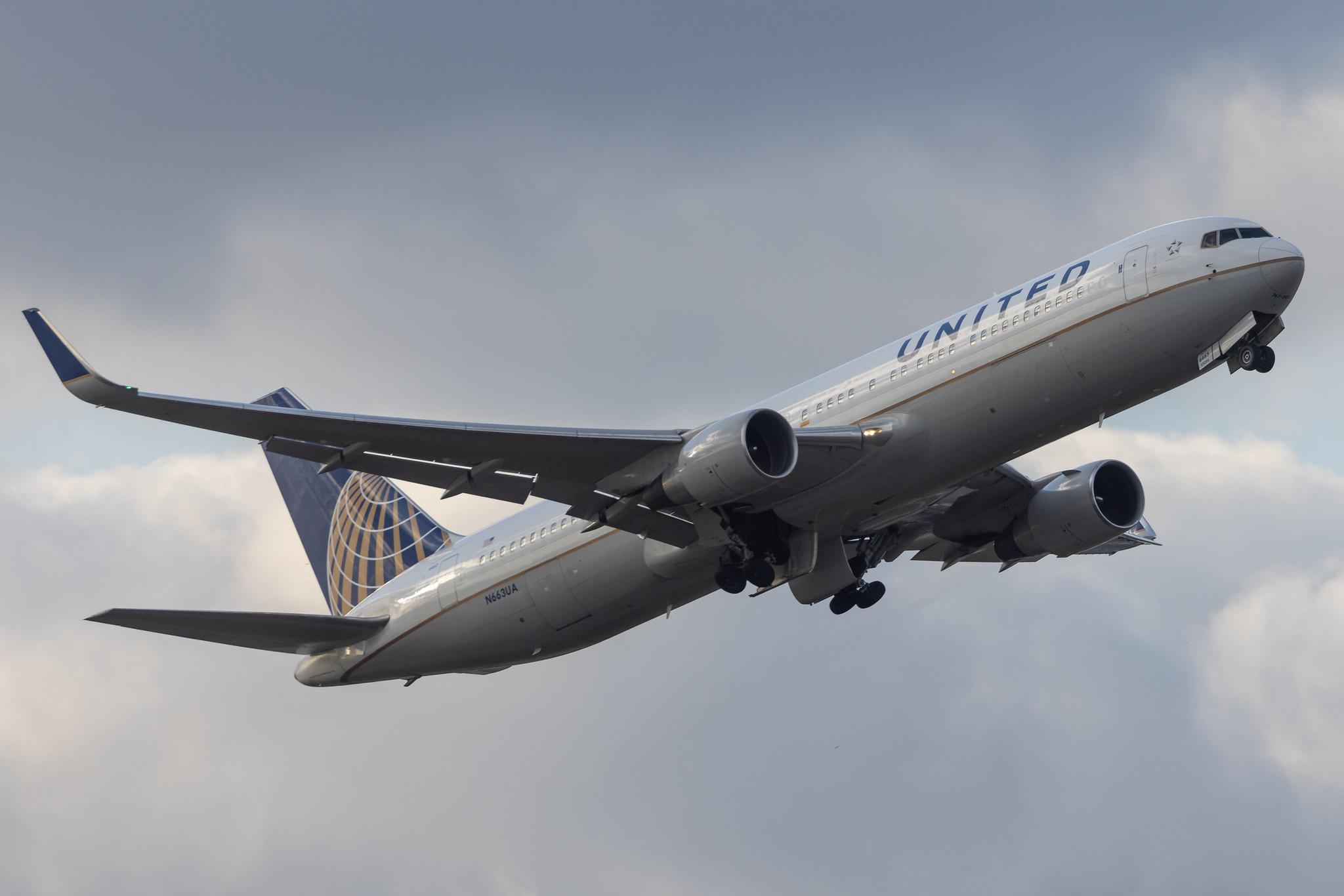 London Heathrow: United Airlines (UA / UAL) |  Boeing 767-322(ER) B763 | N663UA | MSN 27160