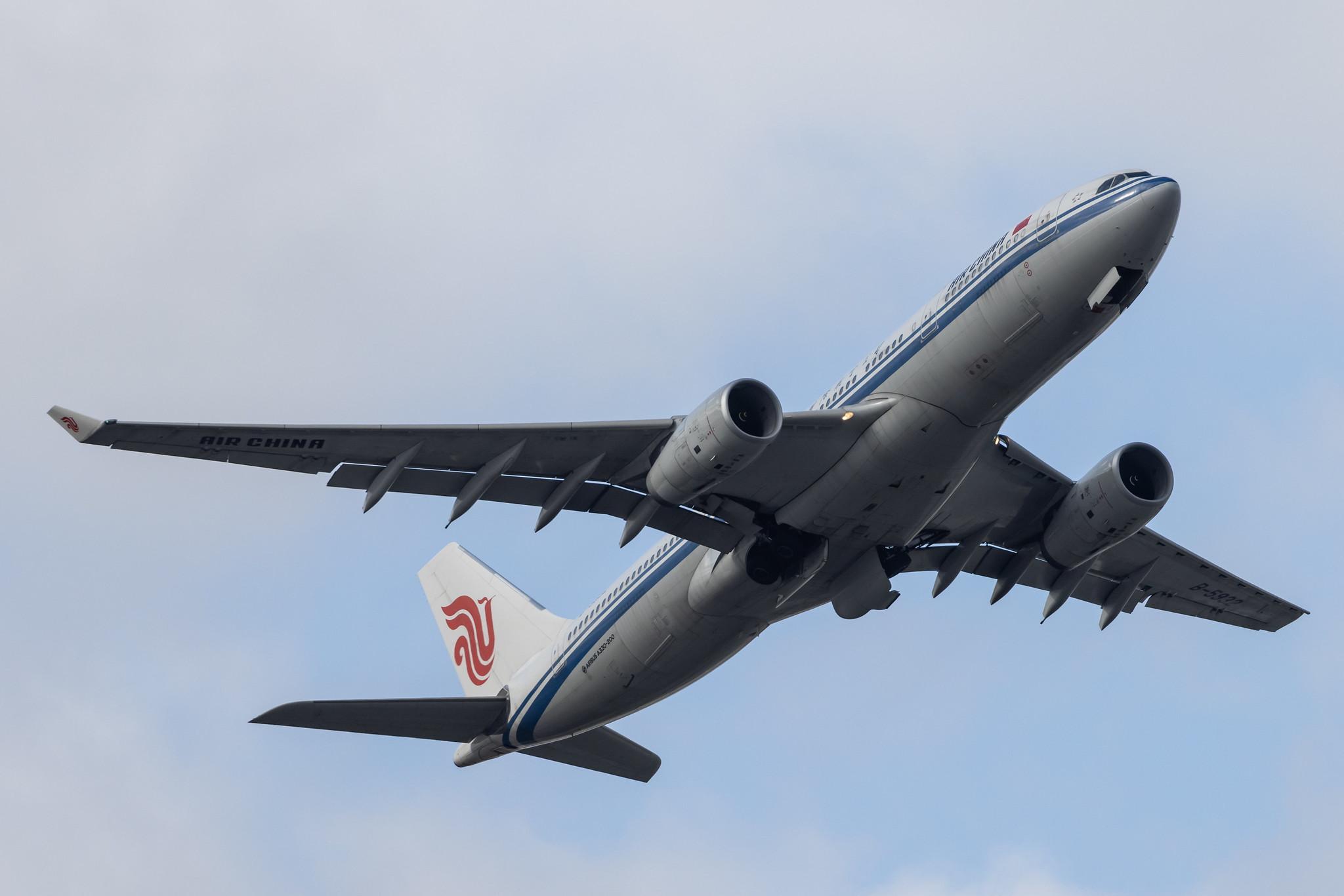 London Heathrow: Air China (CA / CCA) |  Airbus A330-243 A332 | B-5932 | MSN 1459