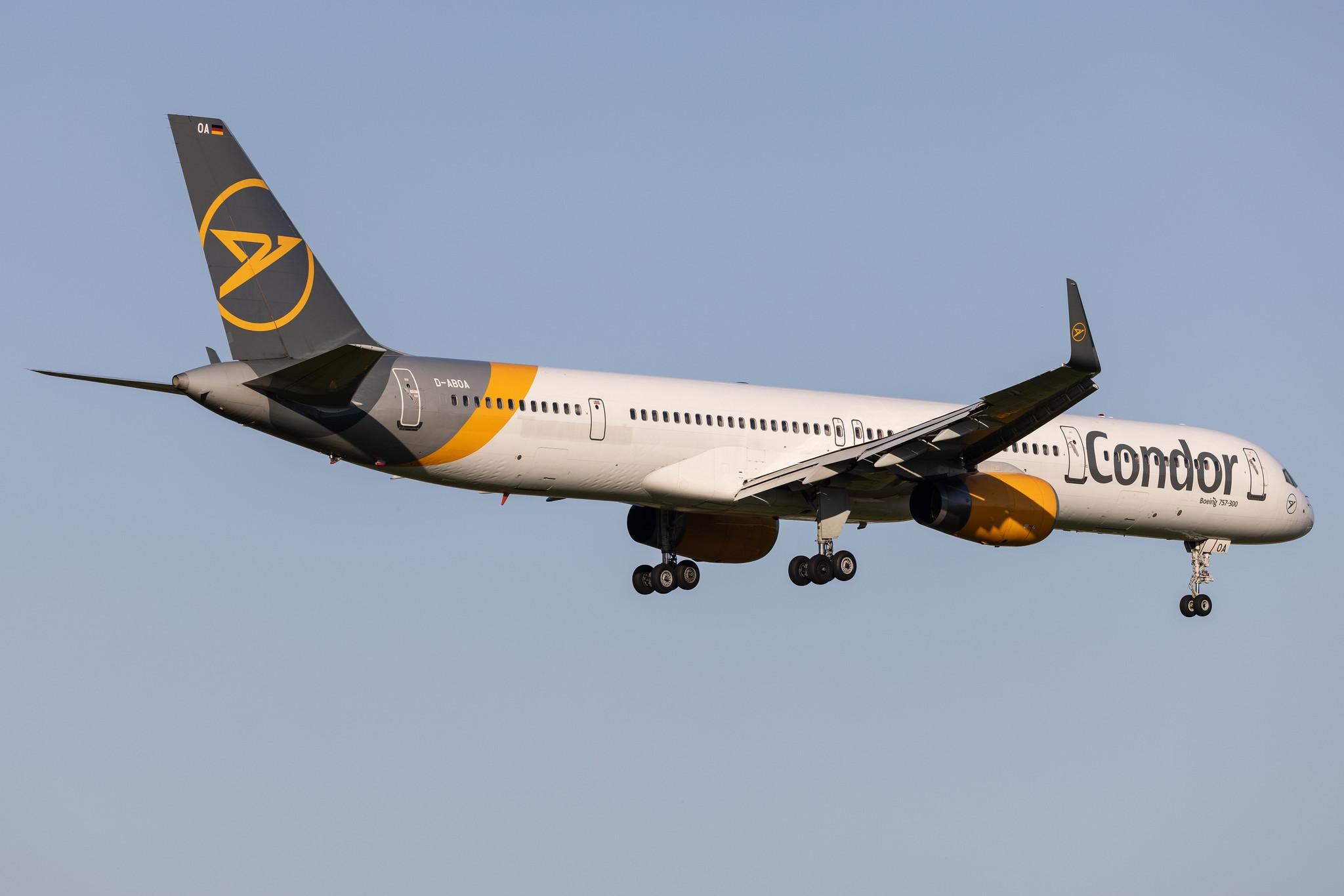 Hamburg Airport: Condor (DE / CFG) | Boeing 757-330 B753 | D-ABOA | MSN 29016