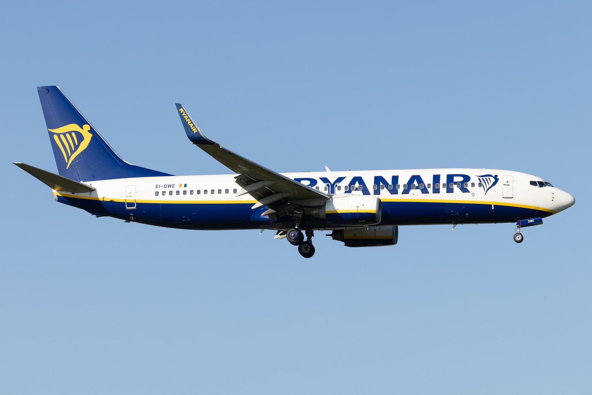 Hamburg Airport: Ryanair (FR / RYR) | Boeing 737-8AS B738 | EI-DWE | MSN 36074