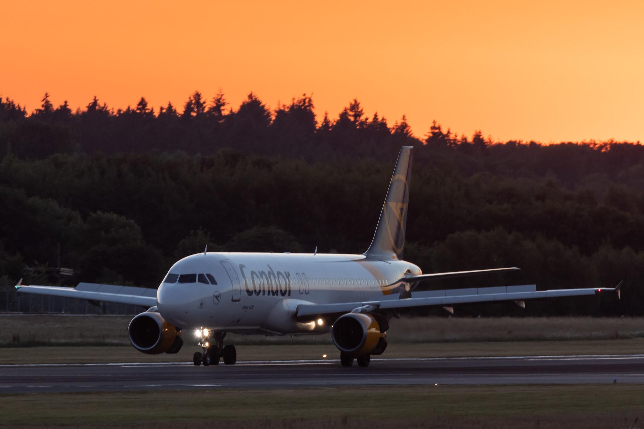 Hamburg Airport: Condor (DE / CFG) | Airbus A320-212 A320 | D-AICG | MSN 0957