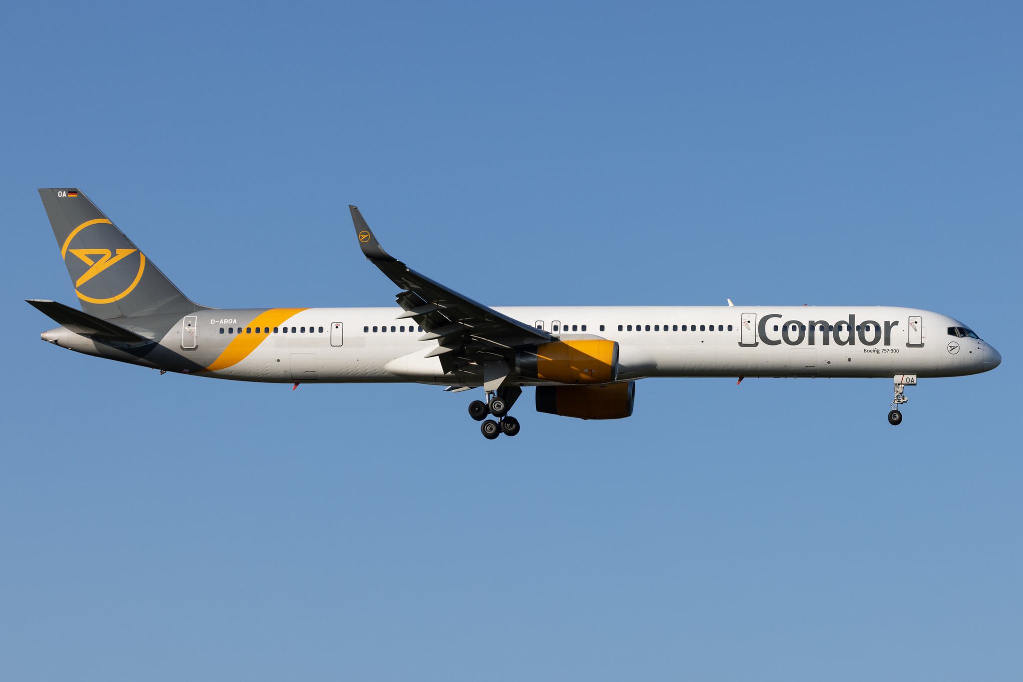 Hamburg Airport: Condor (DE / CFG) | Boeing 757-330 B753 | D-ABOA | MSN 29016