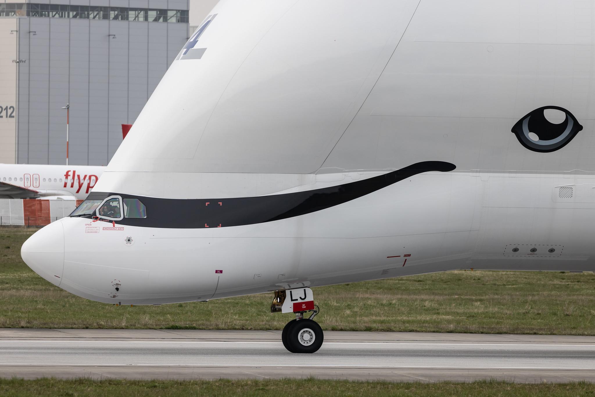 Hamburg Finkenwerder: Airbus Transport International (4Y / BGA) | Airbus A330-743L Beluga XL A337 | F-GXLJ | MSN 1985