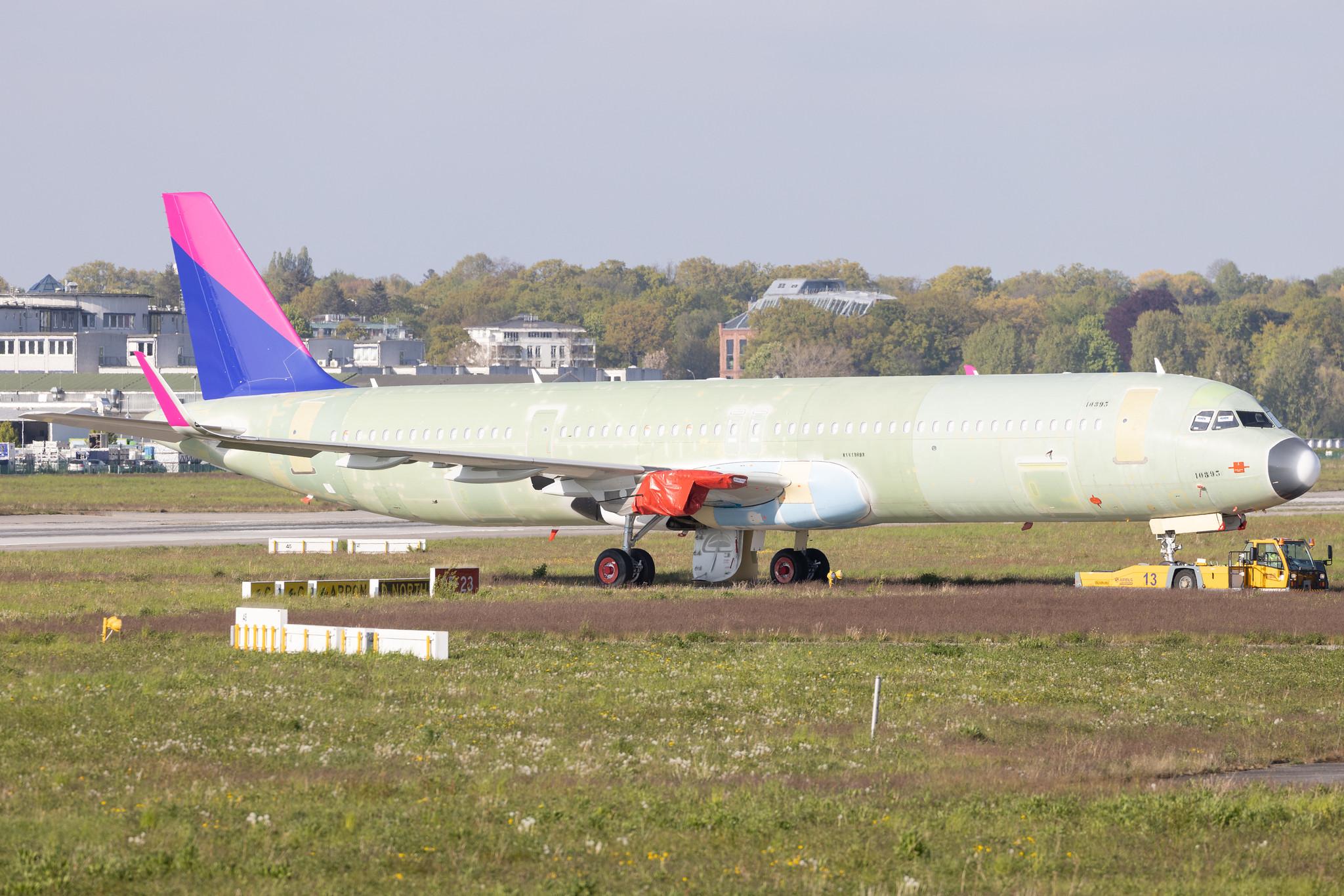 Hamburg Finkenwerder: Wizz Air (W6 / WZZ) | Airbus A321-271NX A21N | D- | HA- | MSN 10893