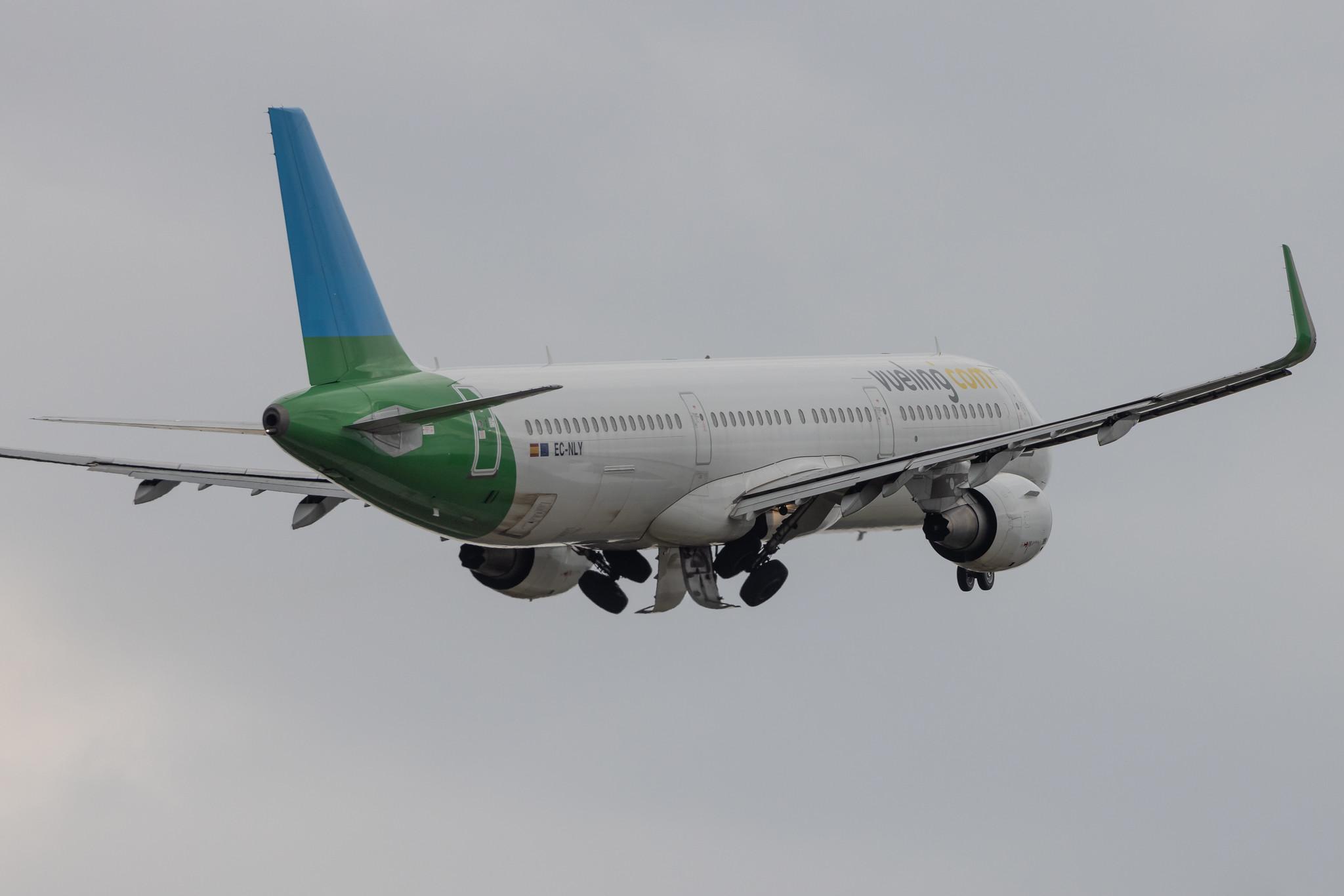 Hamburg Airport: Vueling (VY / VLG) | Airbus A321-211 A321 | EC-NLY | MSN 06719