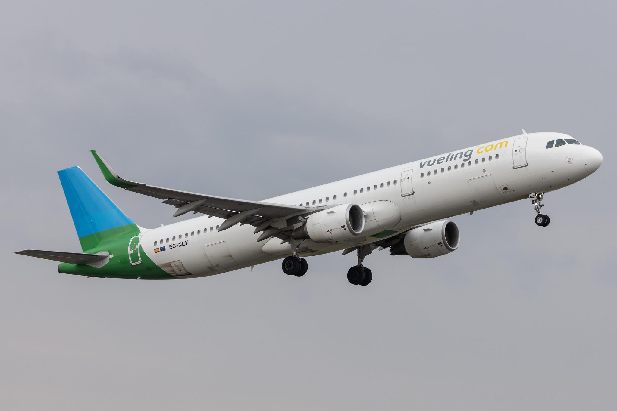 Hamburg Airport: Vueling (VY / VLG) | Airbus A321-211 A321 | EC-NLY | MSN 06719