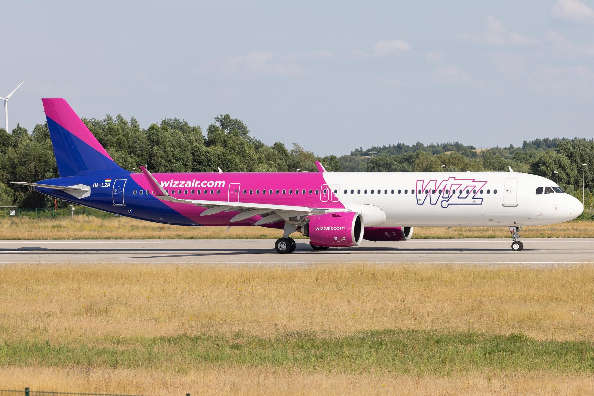 Hamburg Finkenwerder: Wizz Air (W6 / WZZ) |  Airbus A321-271NX A21N | HA-LZM | MSN 10930